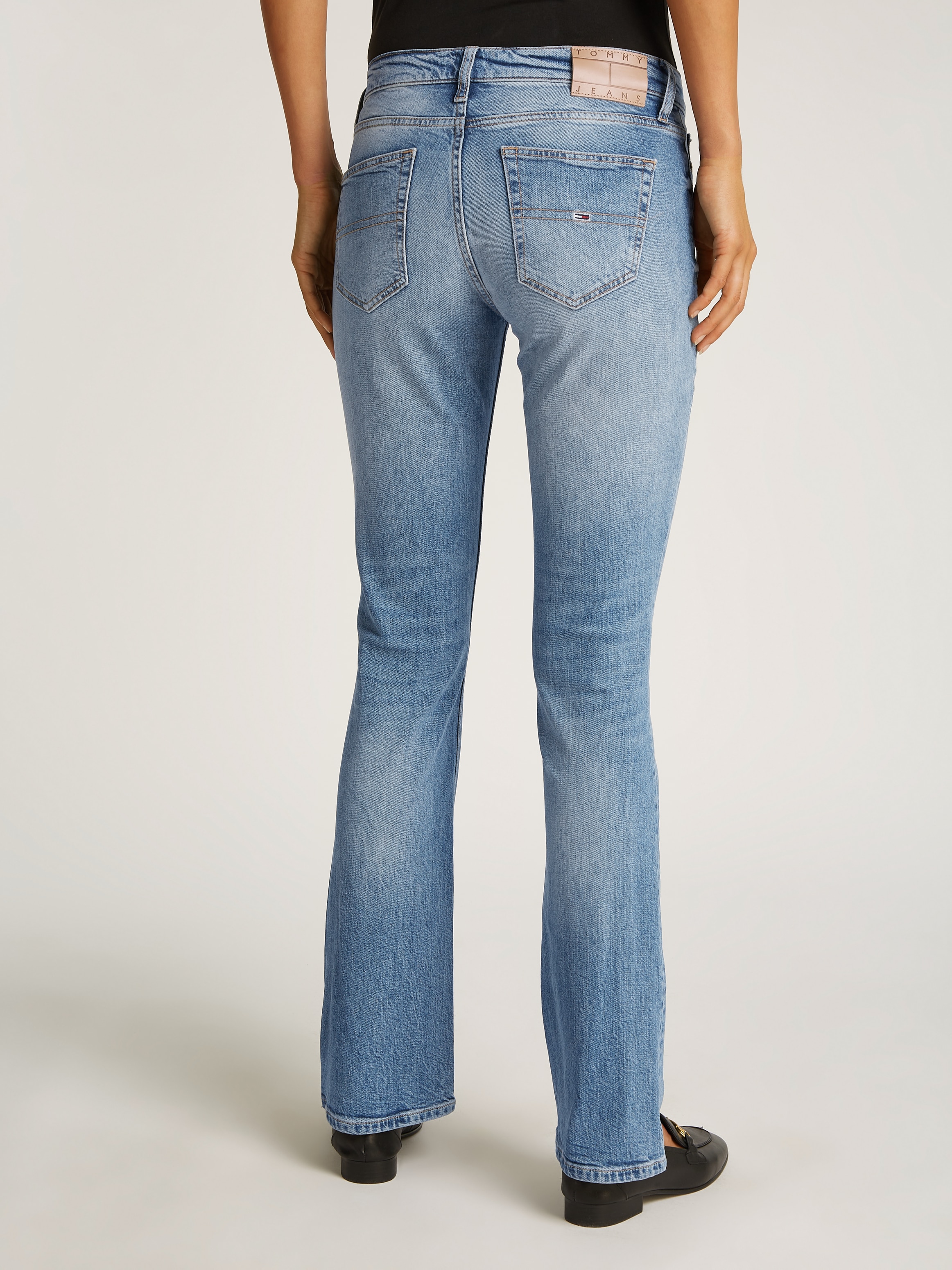 Tommy Jeans Bootcut-Jeans, mit Stone-Waschung, Logostickereien