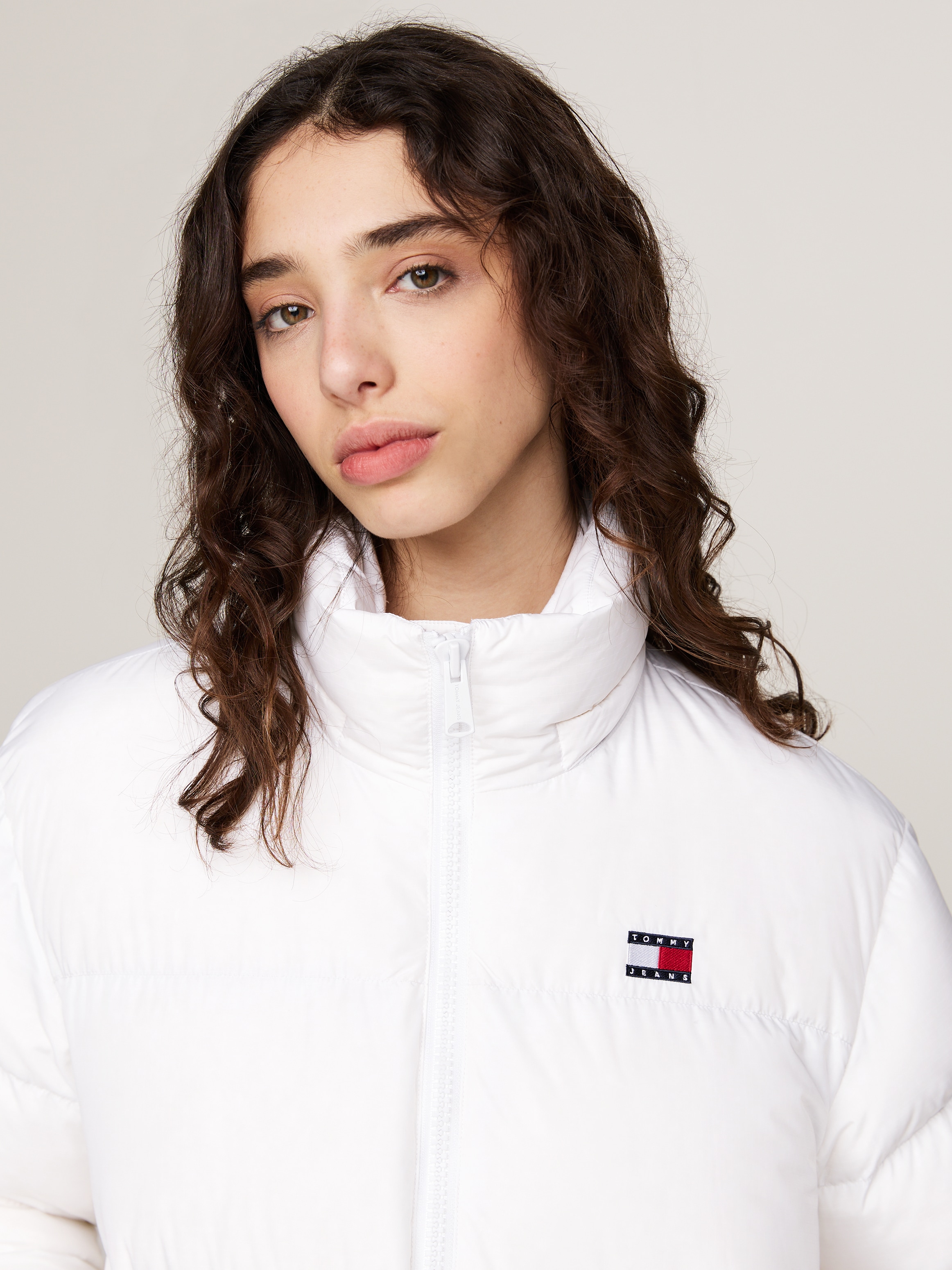 Tommy Jeans Steppjacke »TJW ALASKA PUFFER EXT«, mit Kapuze, mit Logostickereien