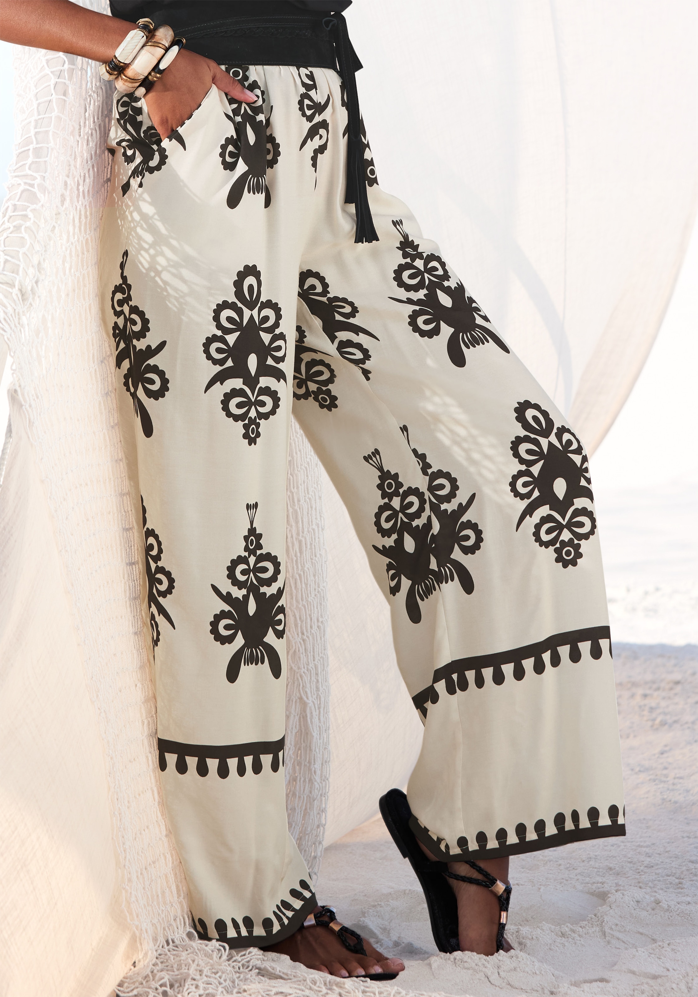 LASCANA Palazzohose "mit Ethno-Print und weitem, luftigem Bein" leichte Sommerhose aus Webware