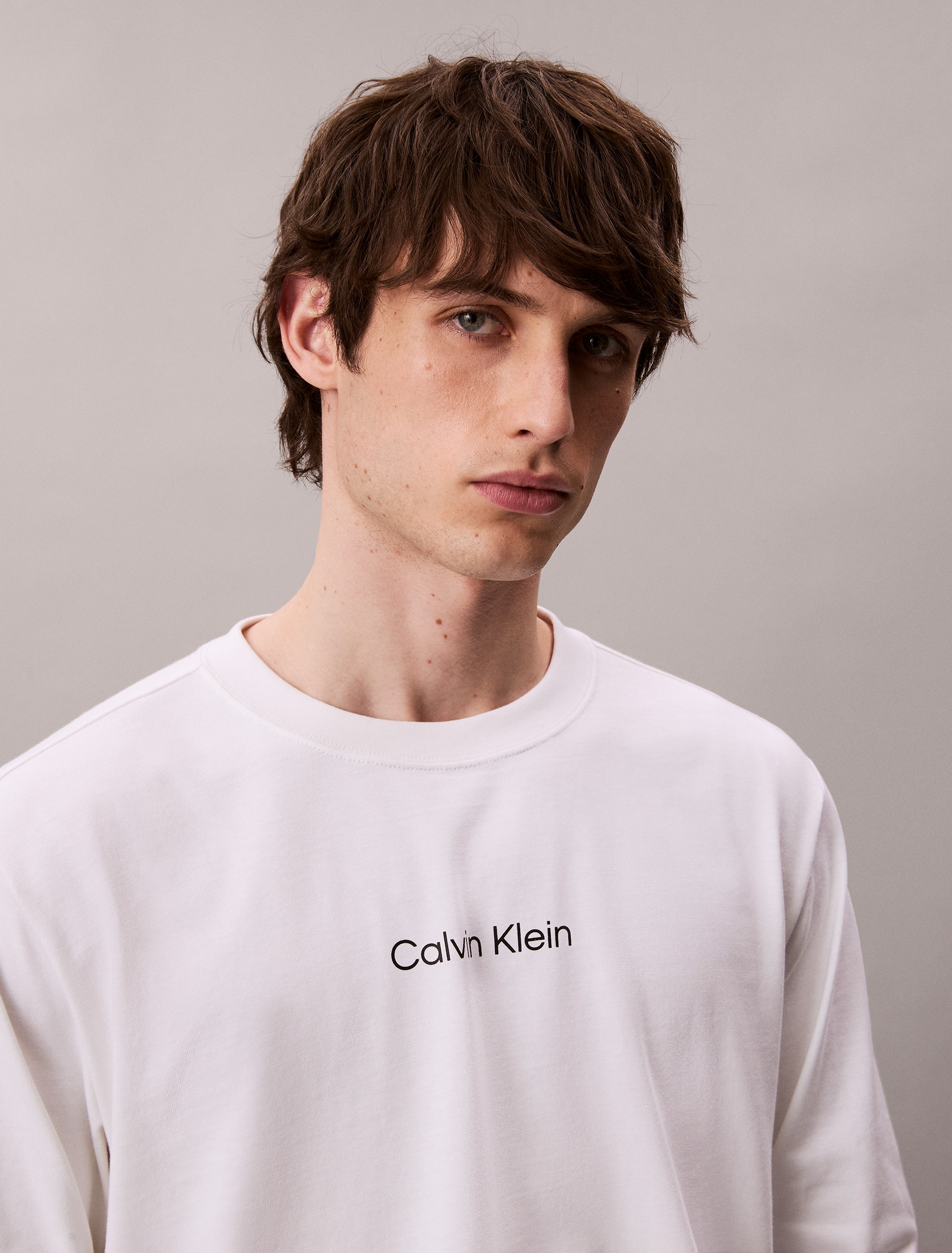 Calvin Klein Langarmshirt »LS RLXD STANDARD LOGO CREWNK TEE«, Rundhalsausschnitt, relaxed fit