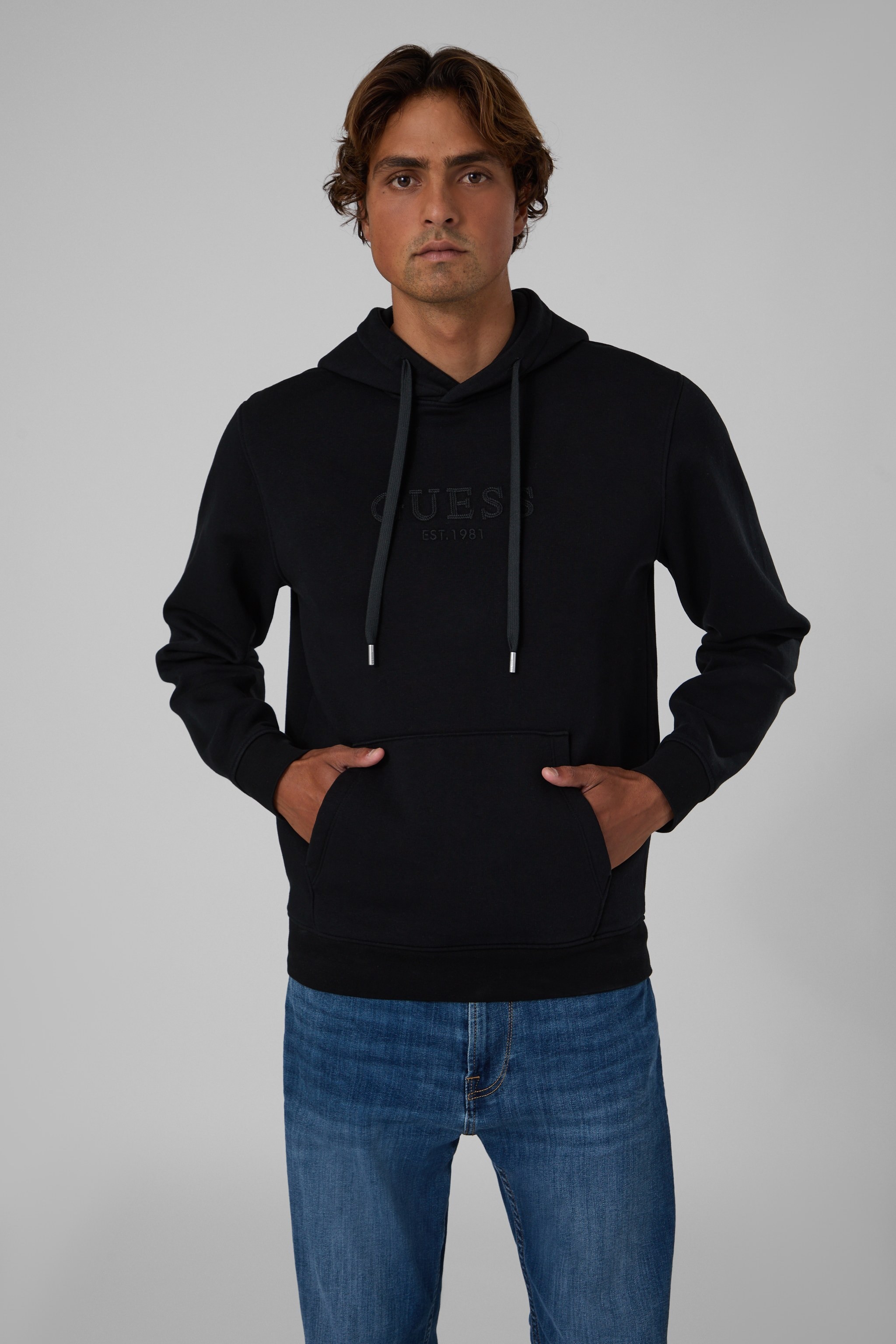 Guess Kapuzensweatshirt , Regular Fit, Kapuze mit Kordelzug, Kängurutasche
