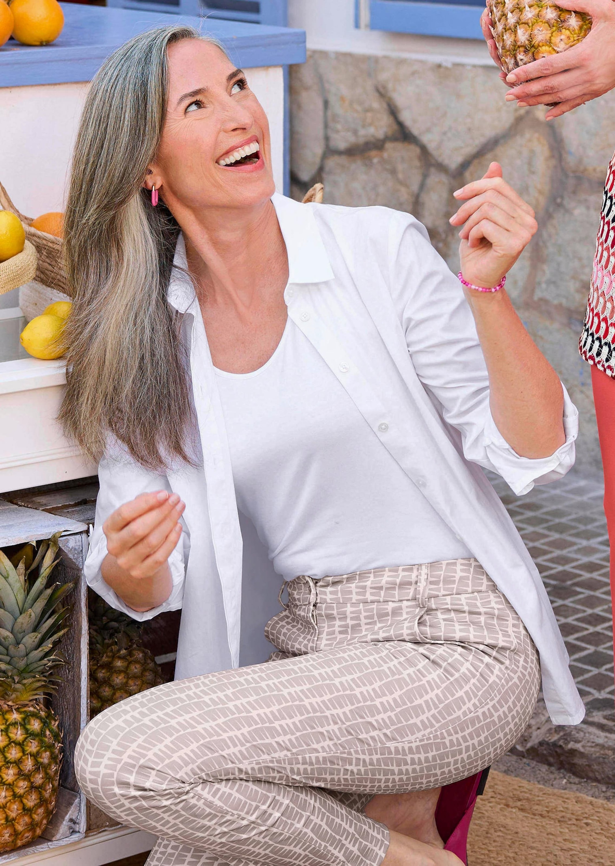 Thumbnail - GOLDNER Hemdbluse "Kurzgröße Weiße Damenbluse im längeren Schnitt" Seitenschlitze