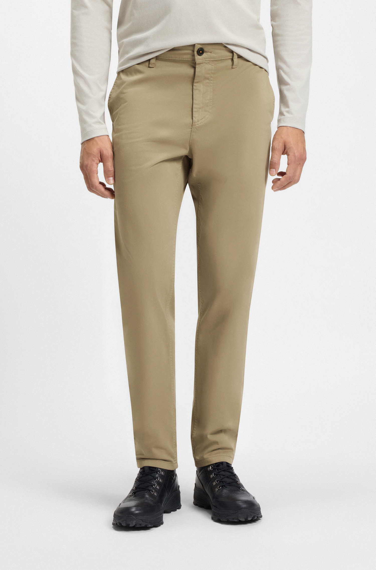 BOSS ORANGE "Tapered-fit" Aus komfortabler Stretch-Baumwolle und mit BOSS Logo hinten