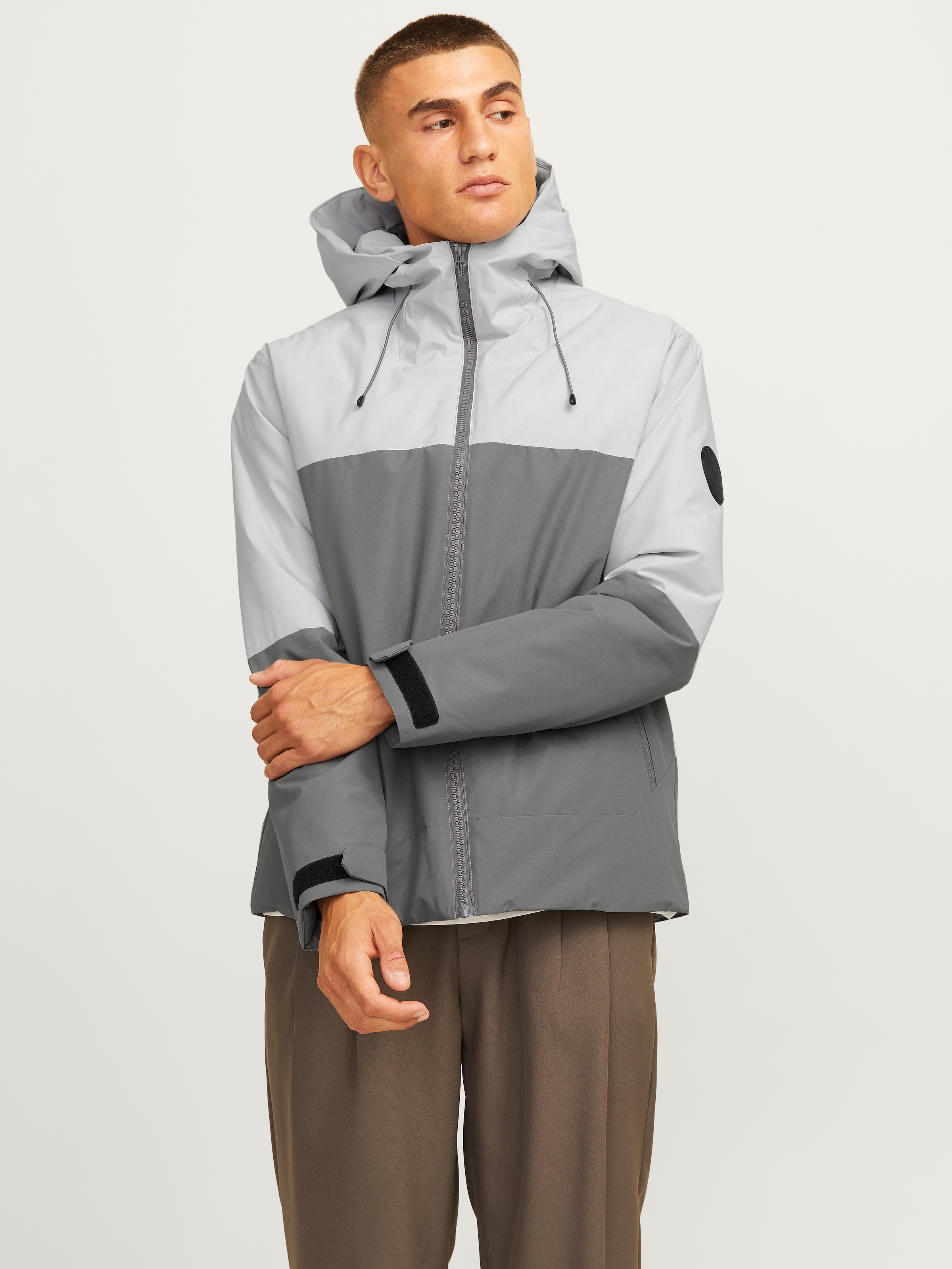 Jack & Jones Outdoorjacke "JCOAIDEN TRANSITIONAL JACKET SN", mit Kapuze