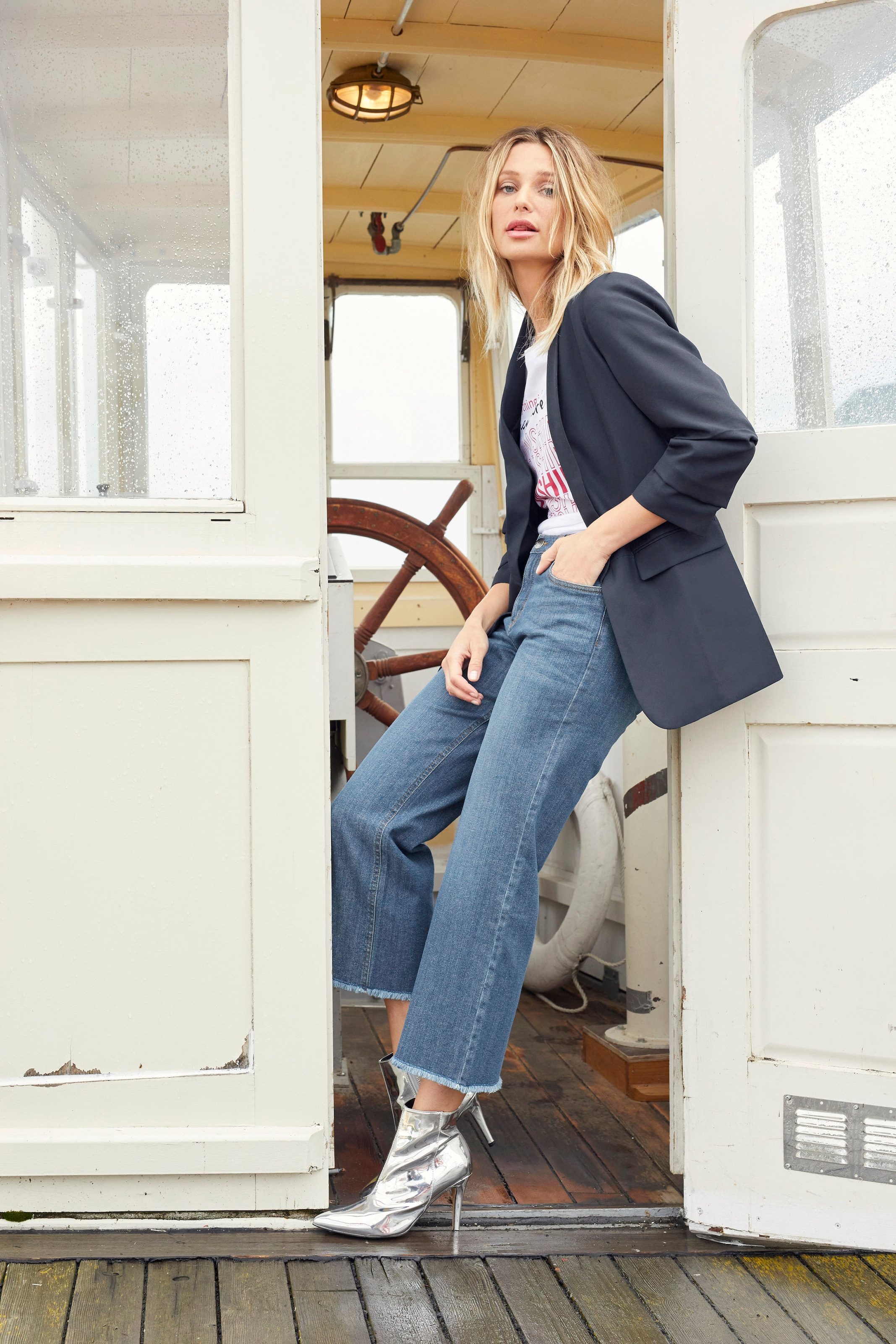 Aniston CASUAL 7/8-Jeans, mit leicht | Beinabschluss BAUR für ausgefranstem kaufen