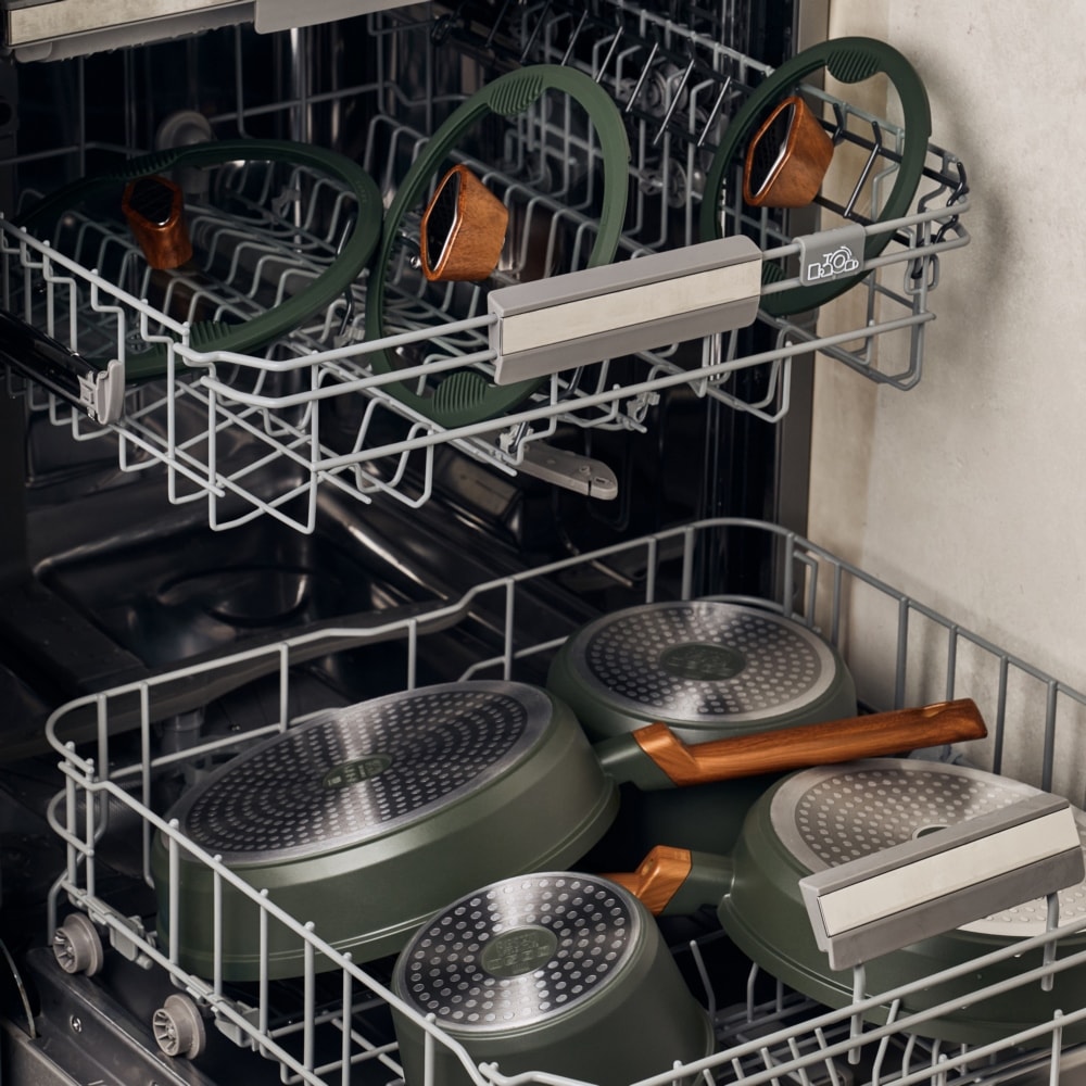 RESTO Kitchenware Bratpfanne »Sadr, Universalpfanne langlebig und spülmaschinenfest«, Aluminiumguss, (1 tlg.), Innere Queenhome-Antihaftbeschichtung für mehr Widerstandsfähigkeit