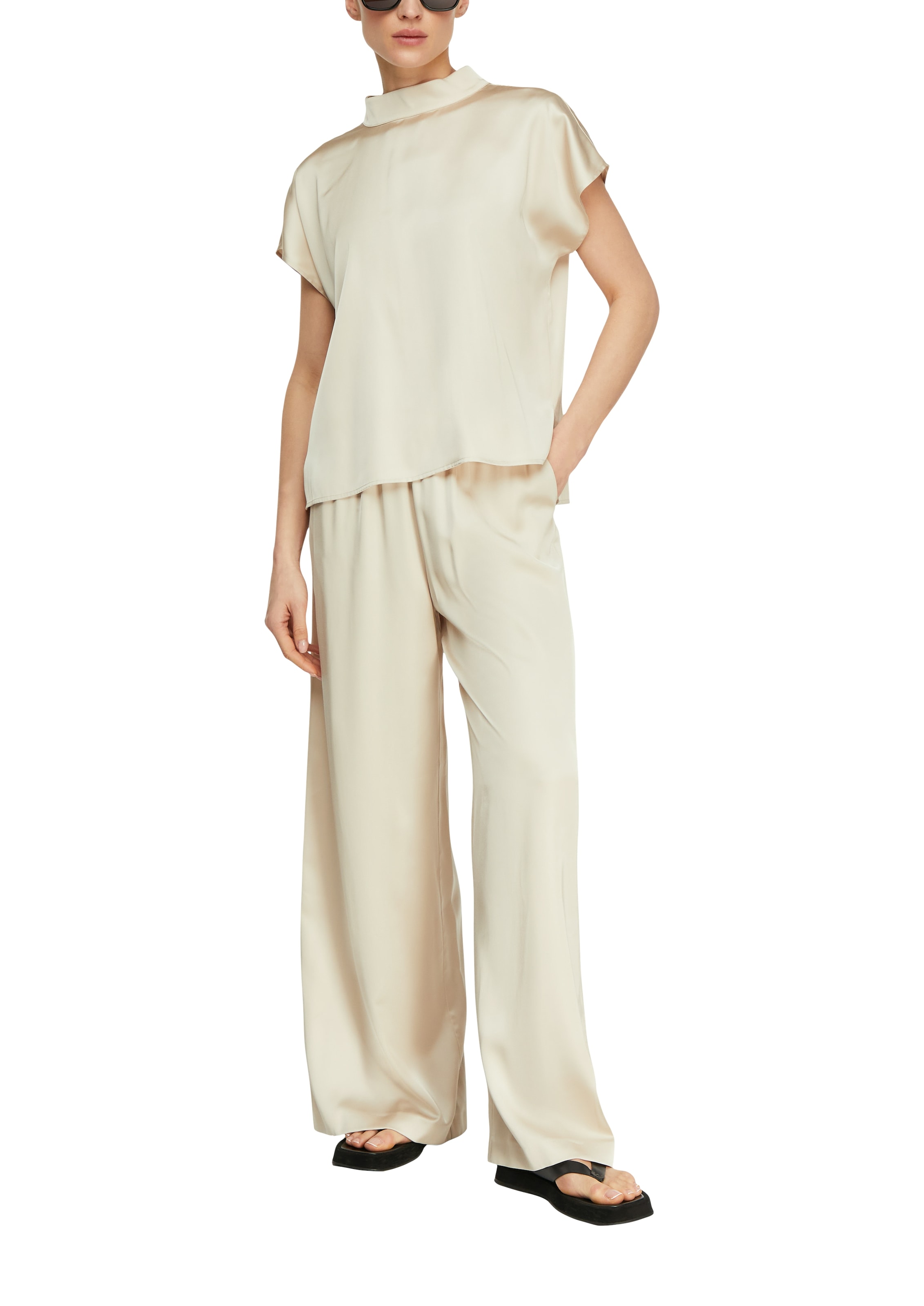 Comma Kurzarmbluse mit Cut-Out hinten und 1-Knopf-Verschluss