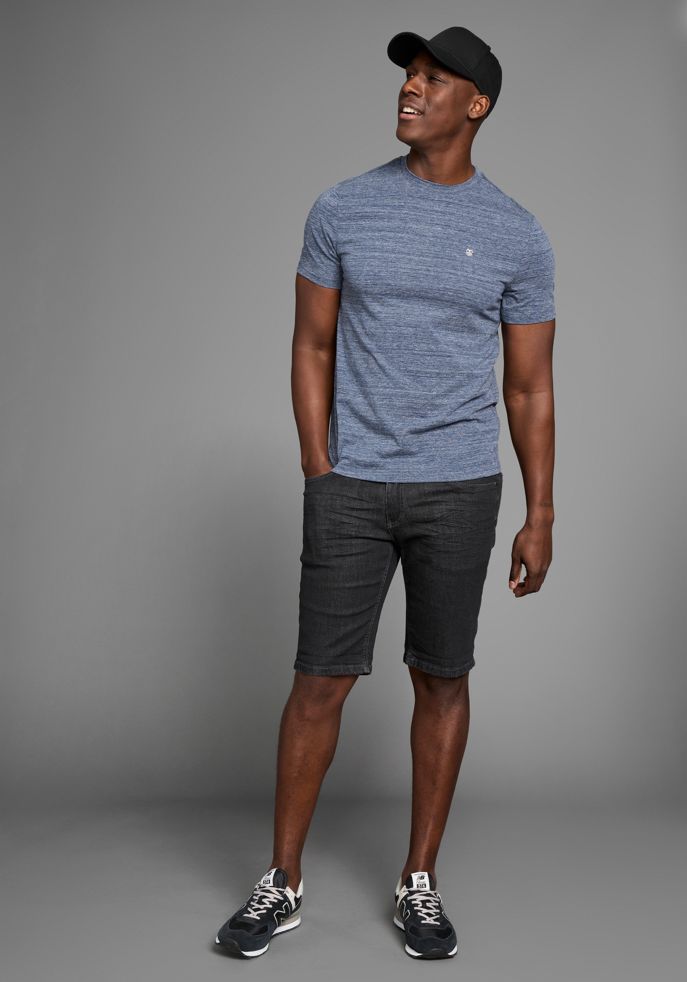 DELMAO T-Shirt, (Packung, 2-er Pack), in hochwertiger Melange-Optik mit dezenter Logo-Stickerei