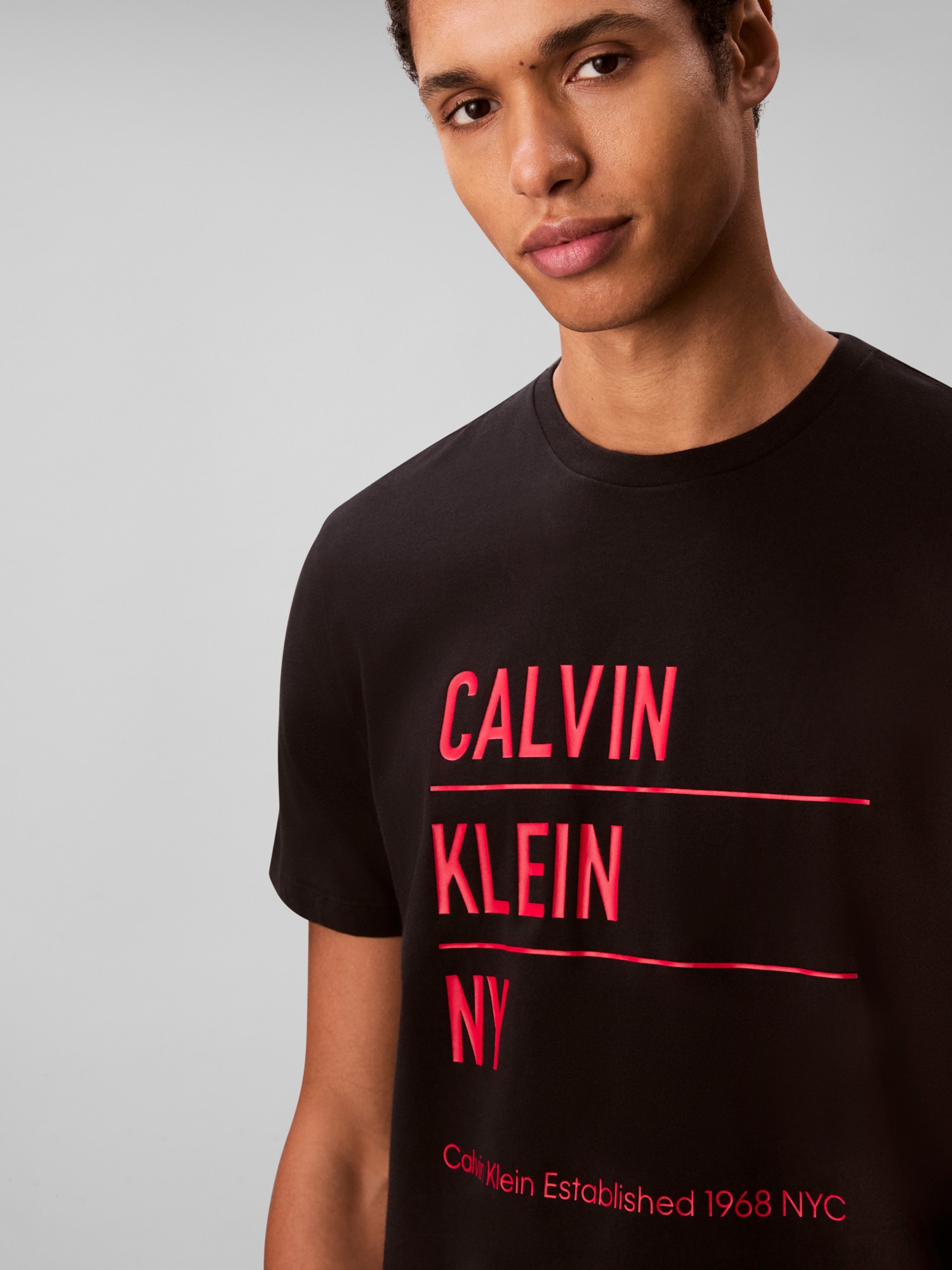 Thumbnail - Calvin Klein Jeans T-Shirt "SS 30S EU CALVIN KLEIN NY GRAPHI" Mit Rundhalsausschnitt, regular fit