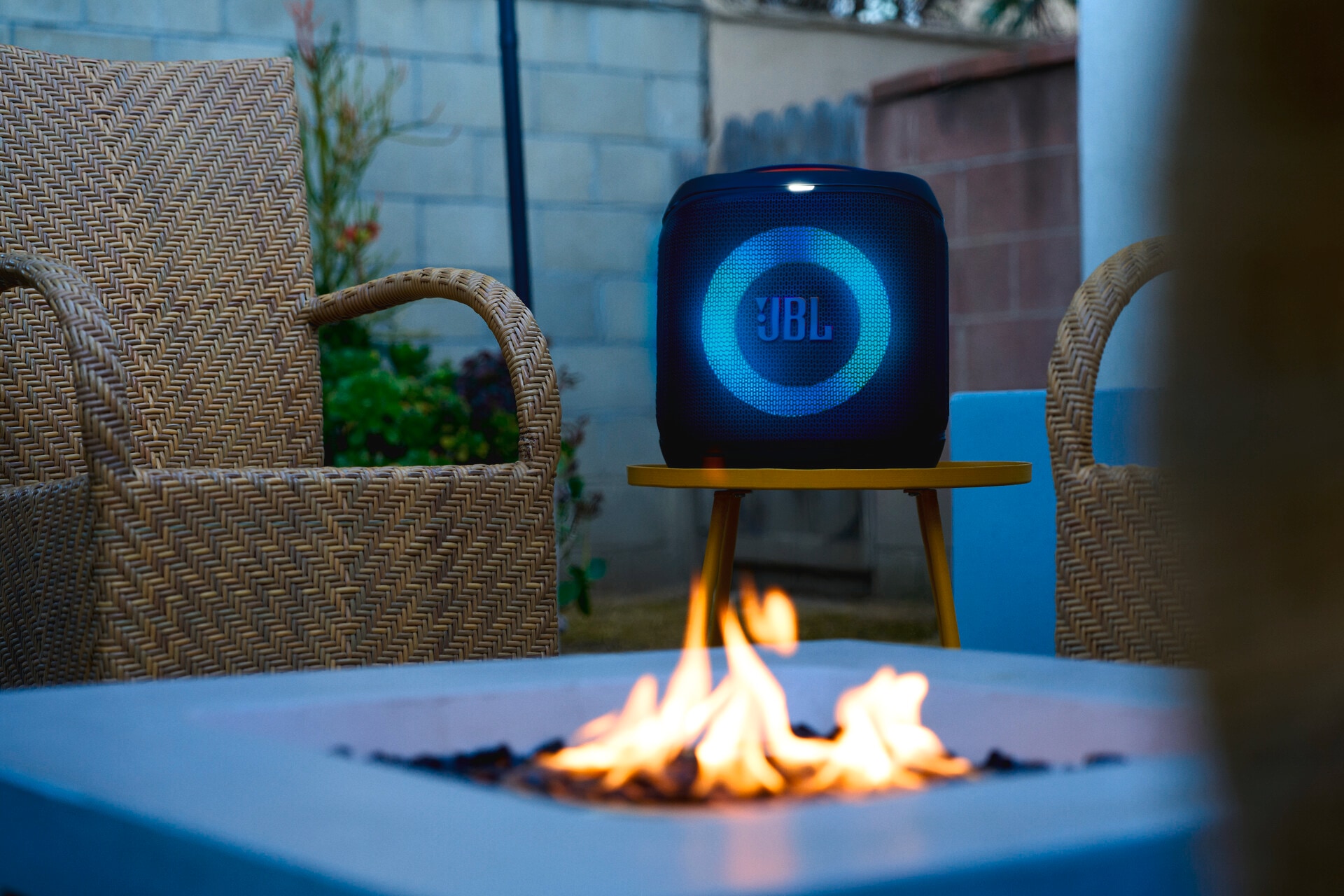 JBL Lautsprecher »PartyBox Encore Essential 2«, JBL Pro Sound, IPX4 spritzwassgeschützt, dynamische Lichteffekte