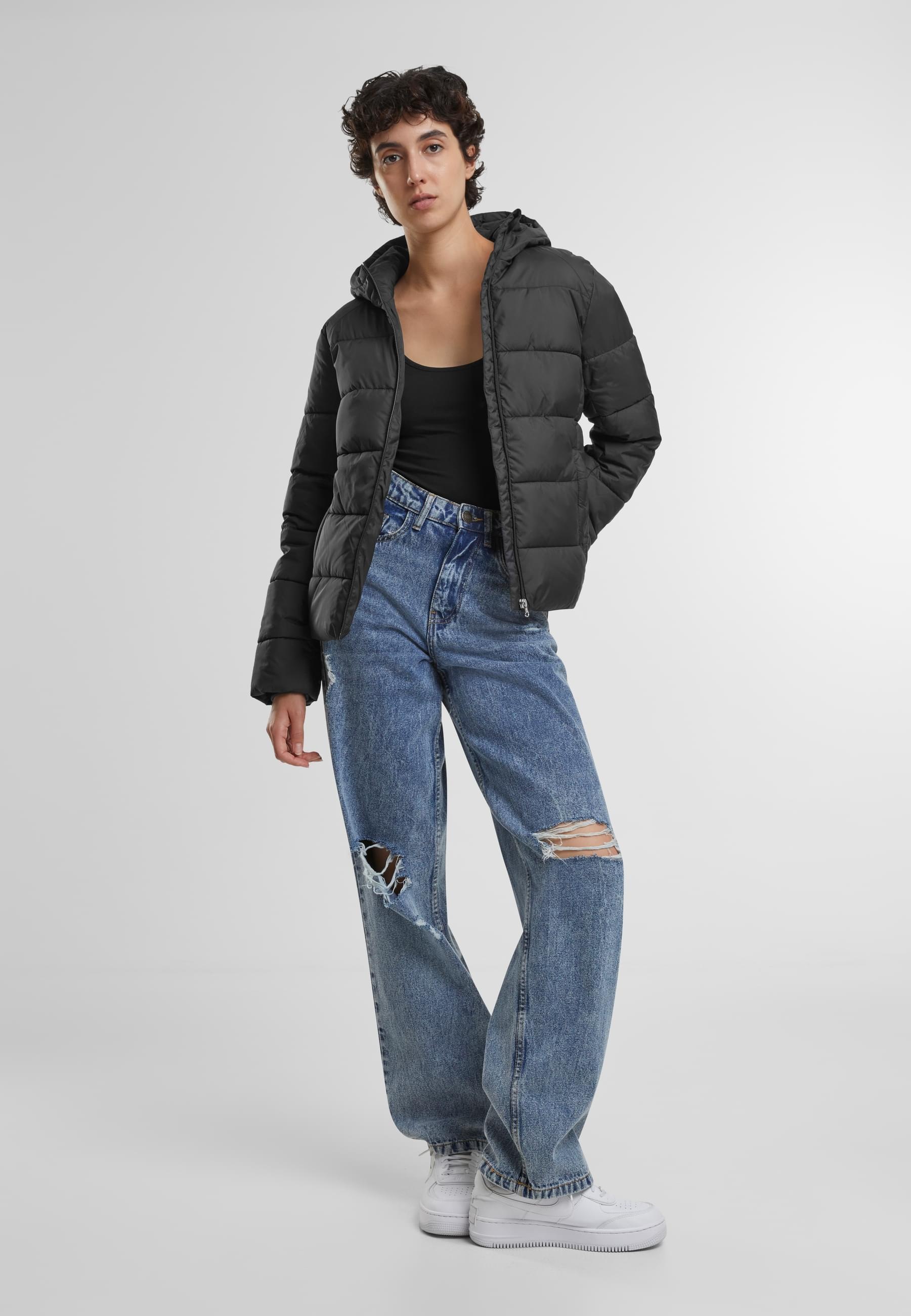 URBAN CLASSICS Winterjacke »Urban Classics Ladies Short Puffer Jacket With Hood«, (1 St.), mit Kapuze