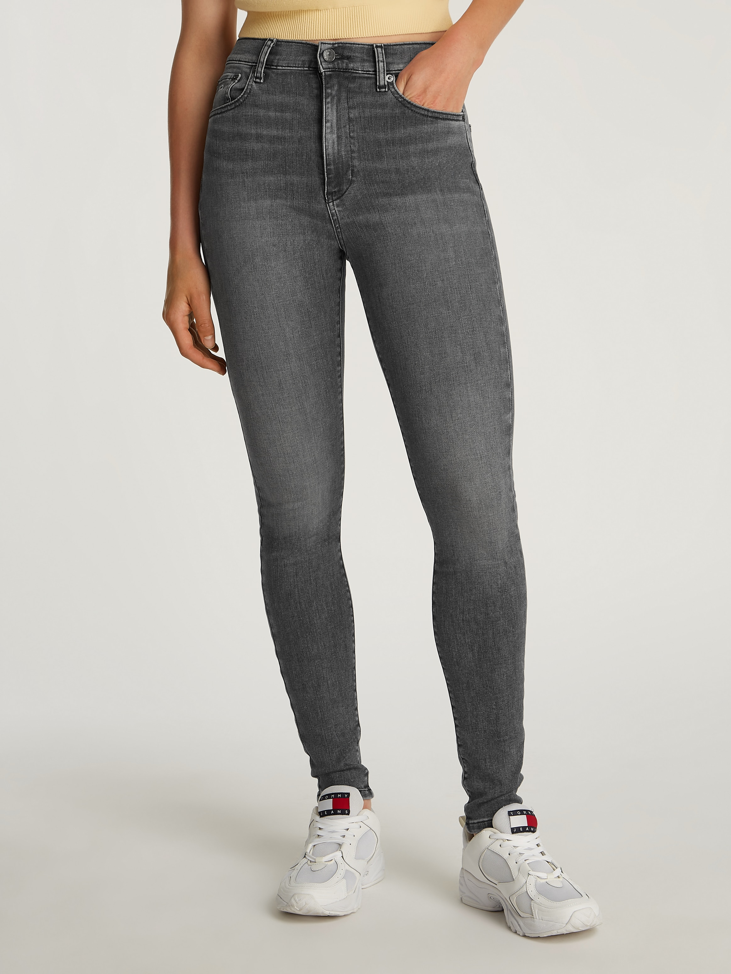 Tommy Jeans "Sylvia High Rise Skinny" mit Logo-Badge günstig online kaufen