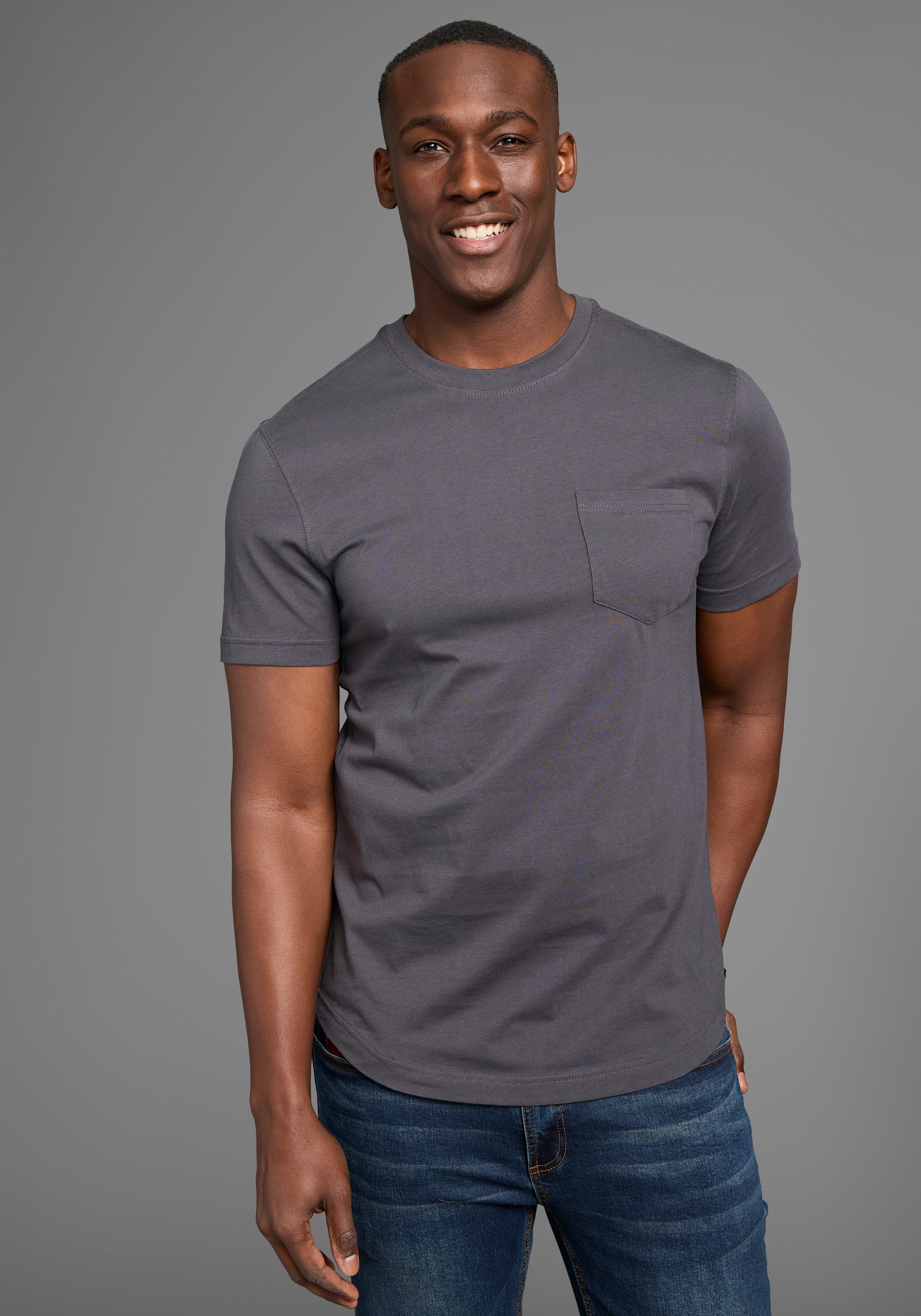 Bruno Banani Longshirt mit abgerundetem Saum und 4cm Mehrlänge
