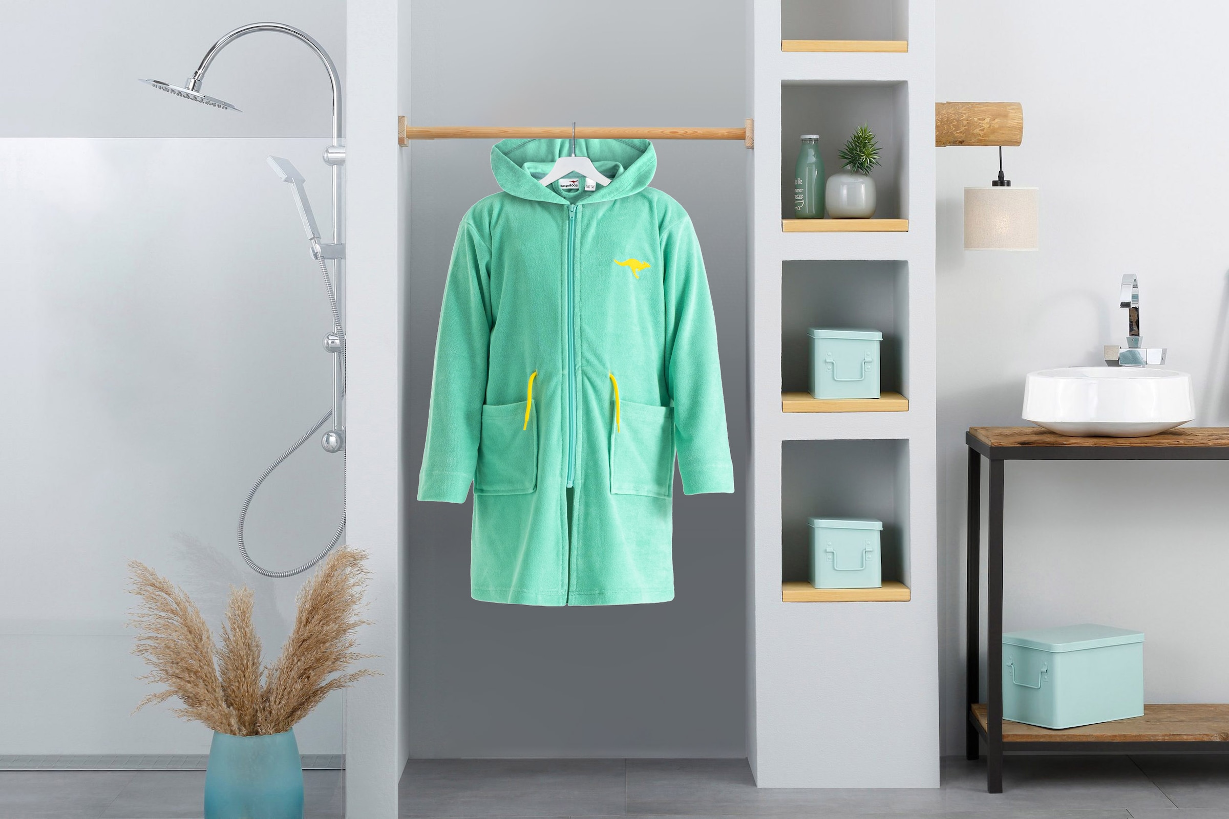 KangaROOS Kinderbademantel »Kira, Ideal für Zuhause, Schwimmbad oder im Urlaub«, (1 St.), modernen, sportliches Design, leuchtenden Akzenten
