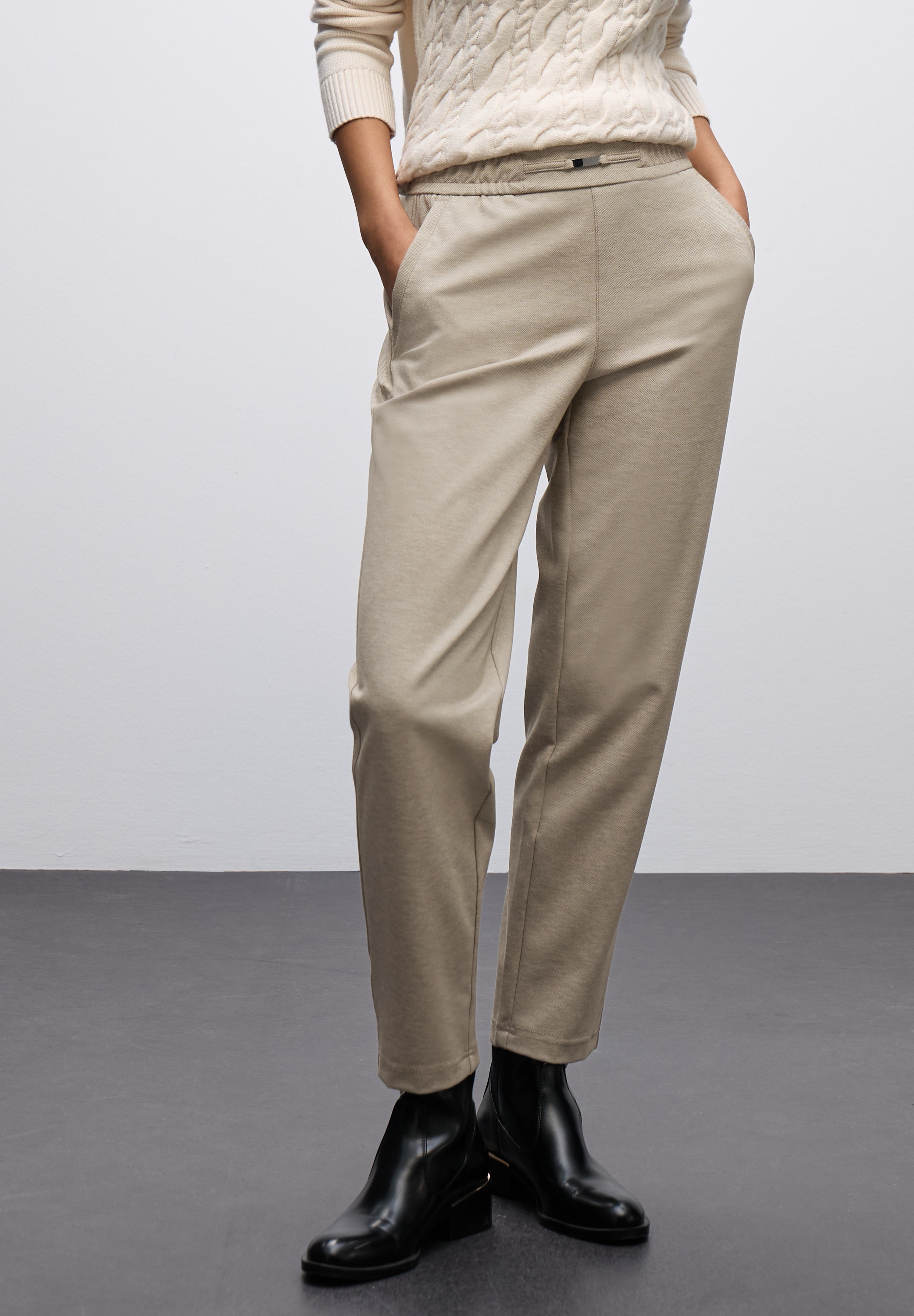 STREET ONE Jogginghose "Style Bonny" mit Schnallendetail günstig online kaufen