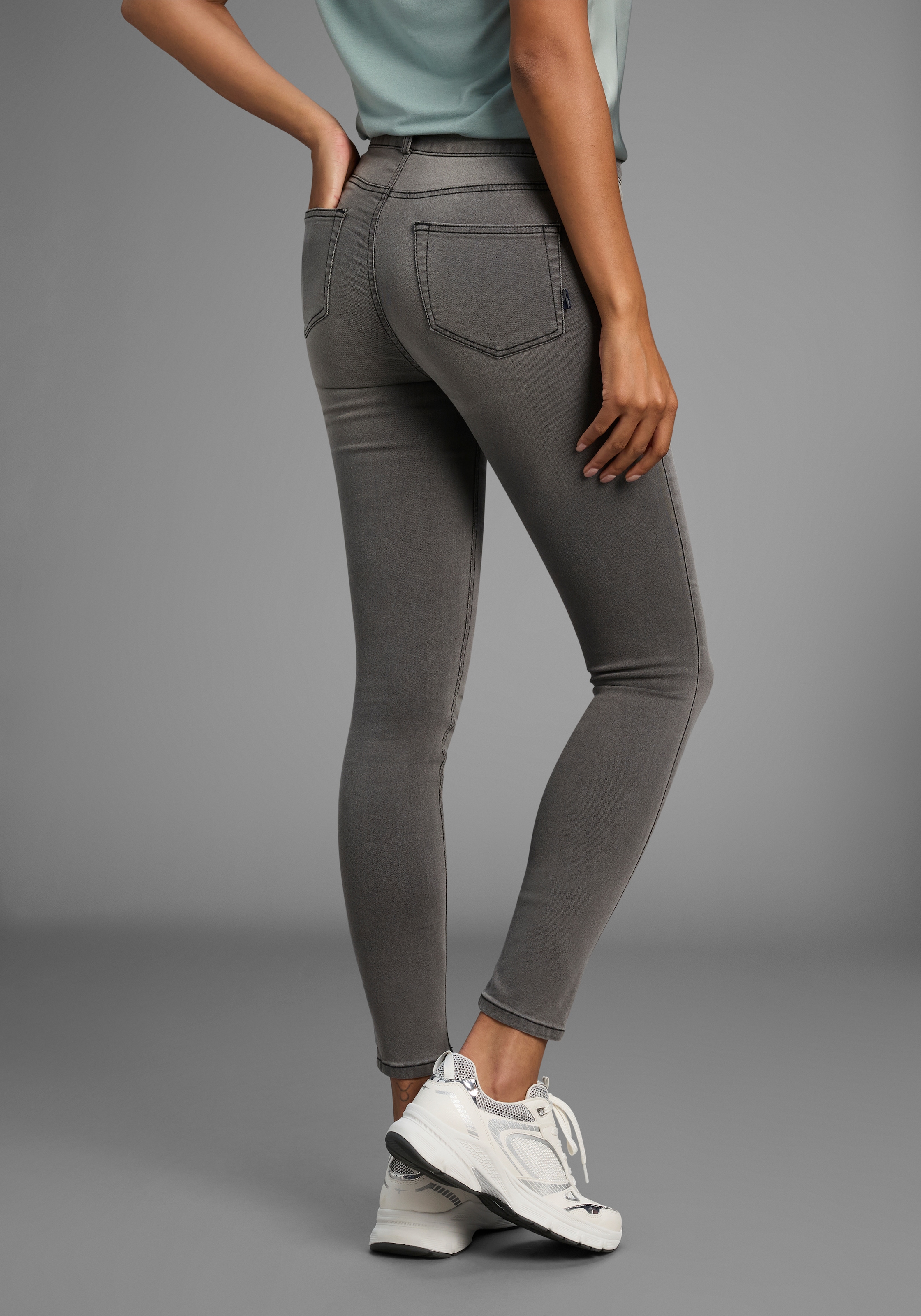 Arizona Skinny-fit-Jeans »Ultra Stretch«, extra-eng geschnittene Beinform, modische Used-Waschung