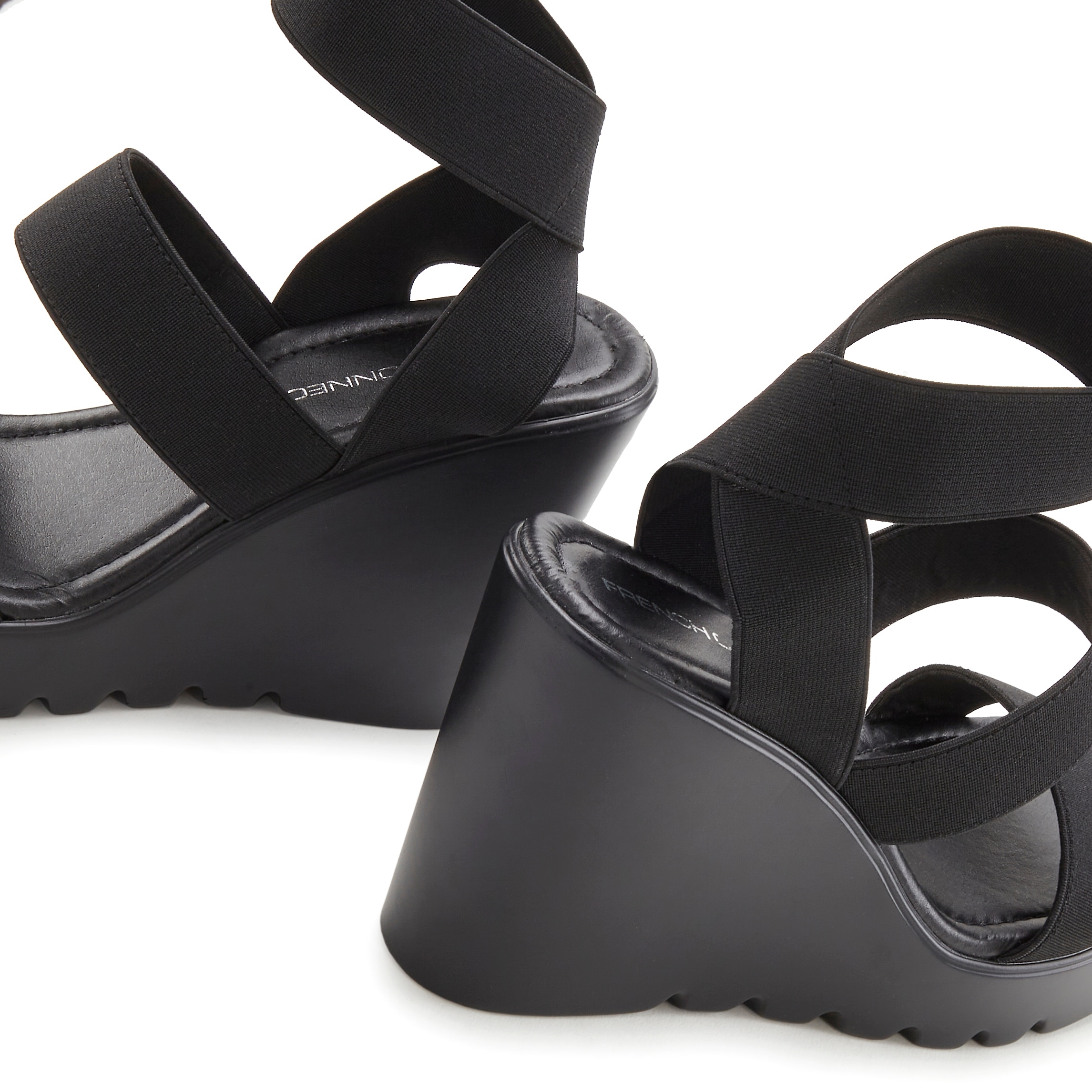 French Connection Keilsandalette, Sandale, Sommerschuh mit Keilabsatz und elastischen Riemen VEGAN