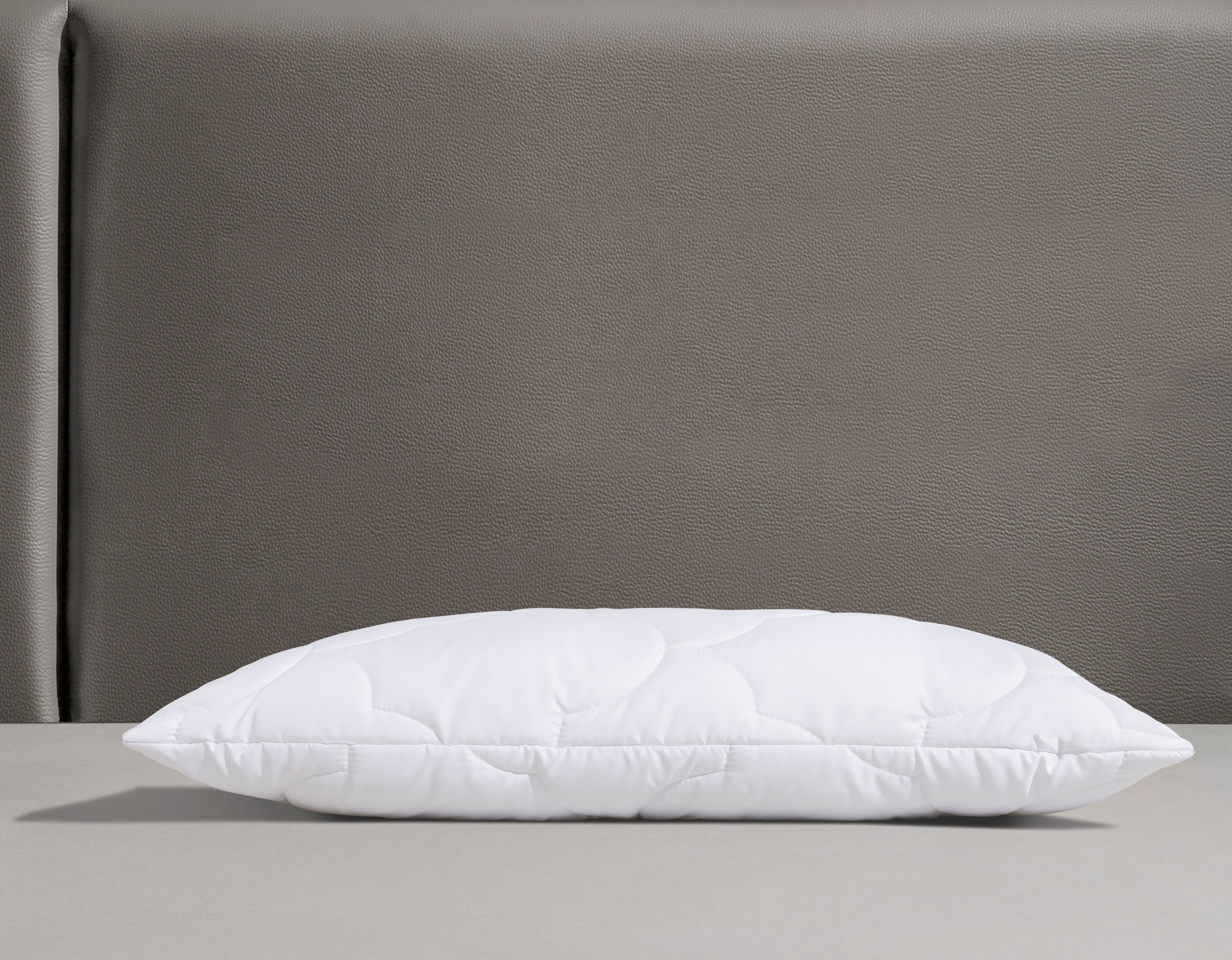 Thumbnail - OTTO home Microfaserkissen "Mondschein, Kopfkissen 1-tlg. oder 2-tlg. 40x80 oder 80x80 cm" Füllung: Faserbaellchen 1 Stk...