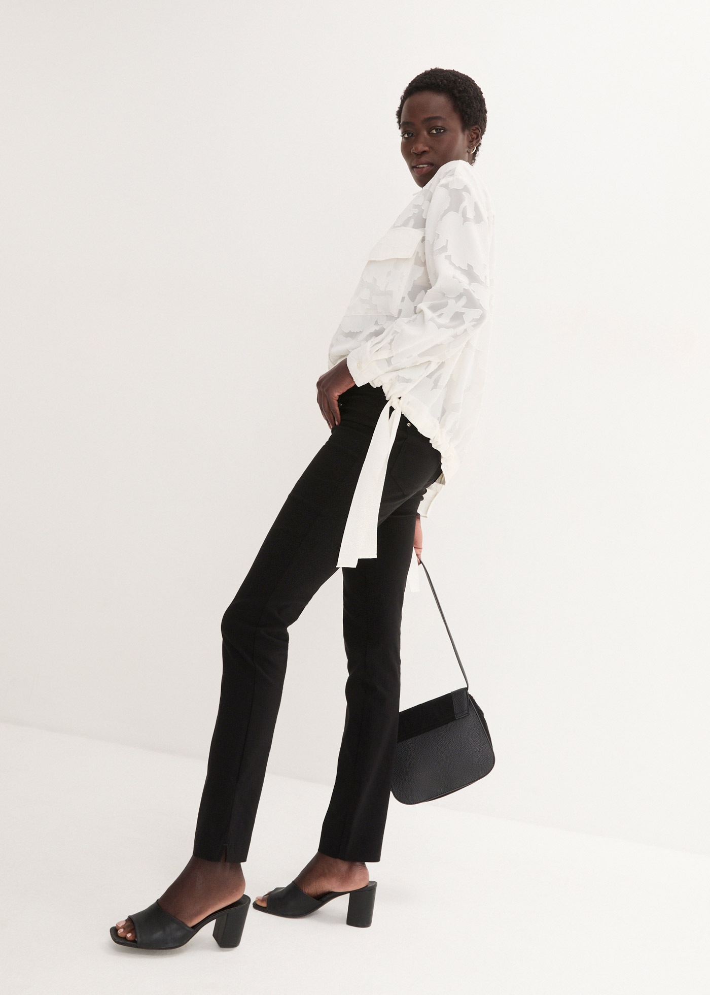 Thumbnail - bonprix Stretch-Hose "Stretch-Hose in Schlupfform" aus Viskose, Slim Fit Passform, Schlupfform mit Gürtelschlaufen