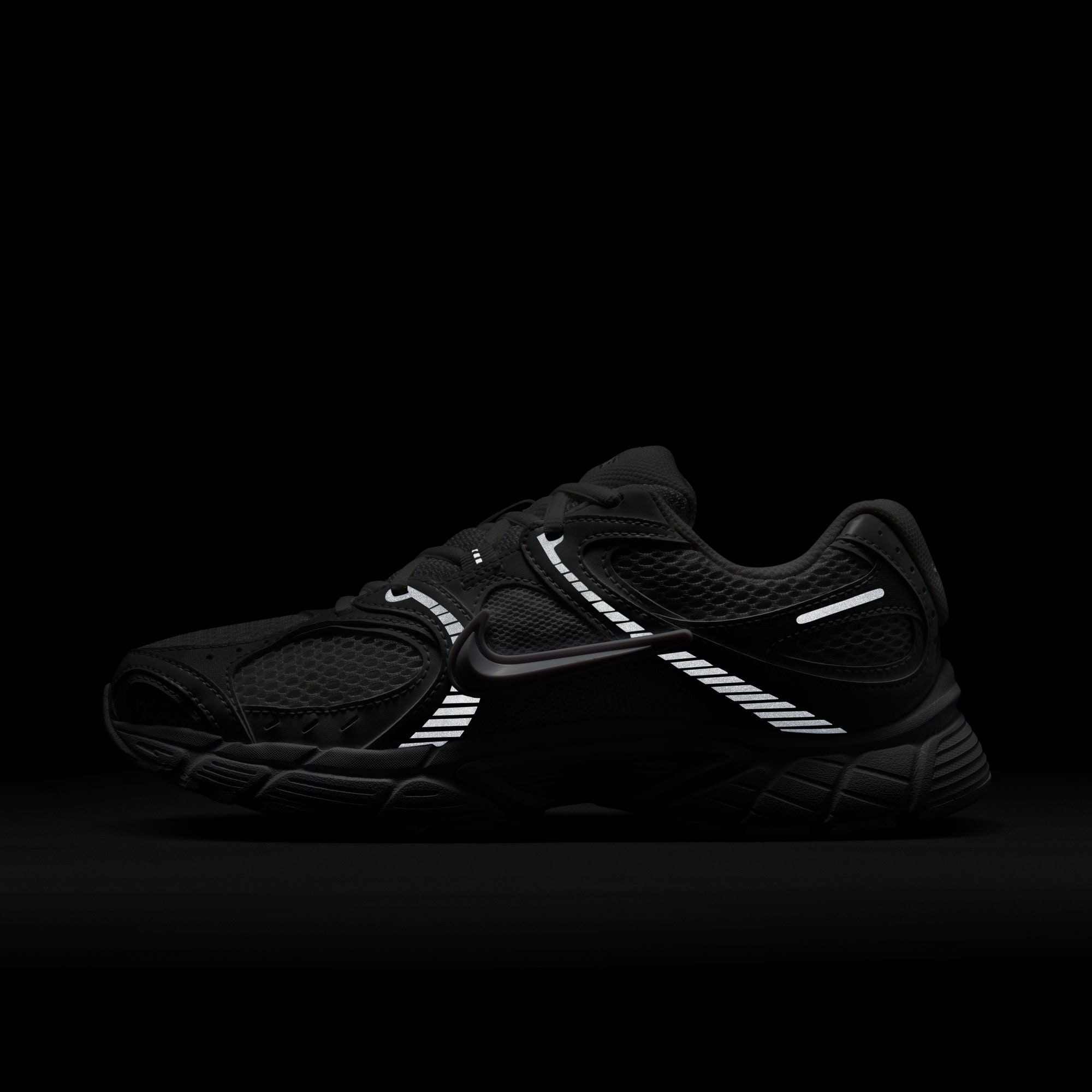 Nike Sportswear Sneaker »Nike V5 RNR«  inspiriert vom Design des Y2K Nike Vomero 5