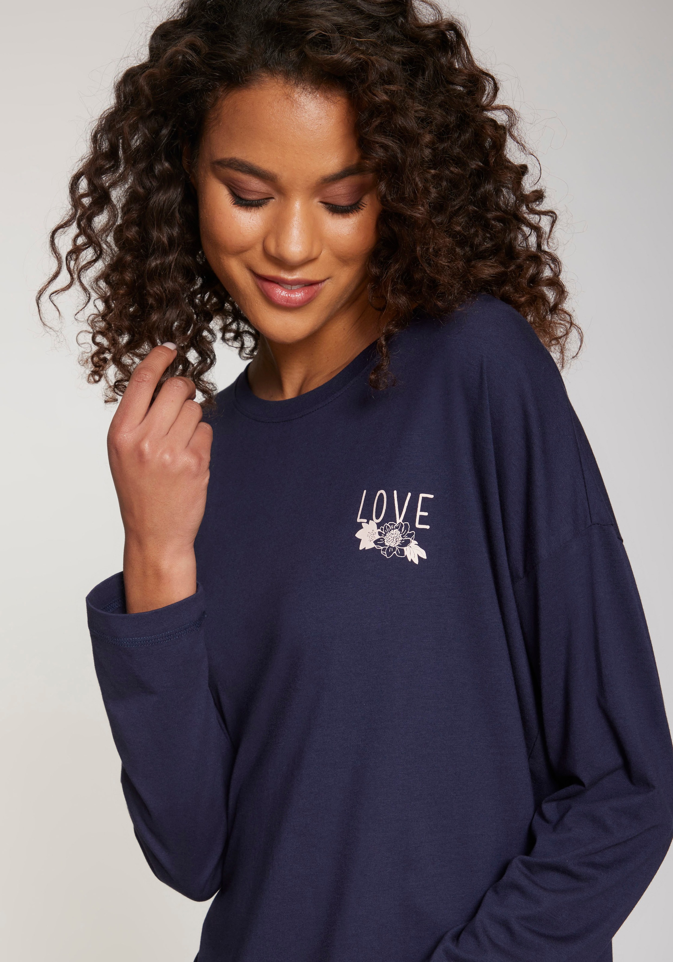 Vivance Dreams Langarmshirt, mit kleinem Brust-Print