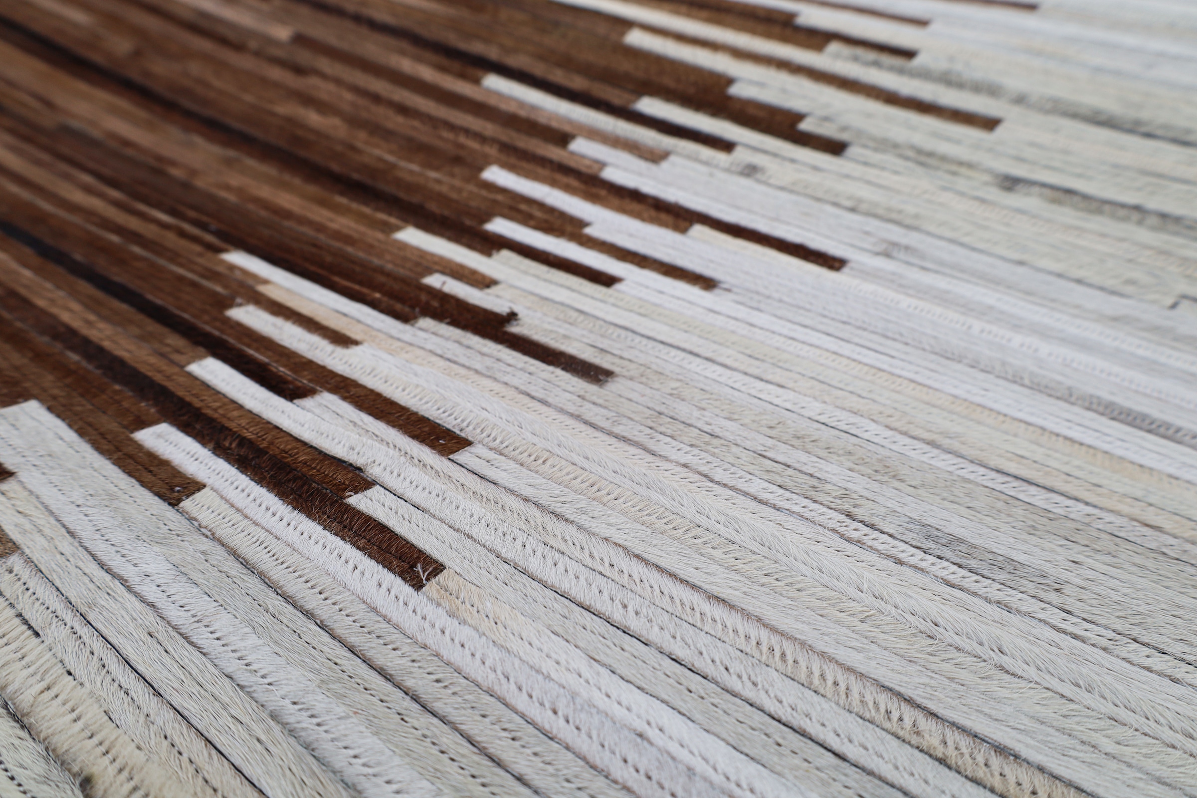 Myflair Möbel & Accessoires Fellteppich »HIDE HARMONY, echtes Rinderfell« rechteckig 10 mm Höhe handgenäht, Naturprodukt, natürliche Struktur & Premium-Look