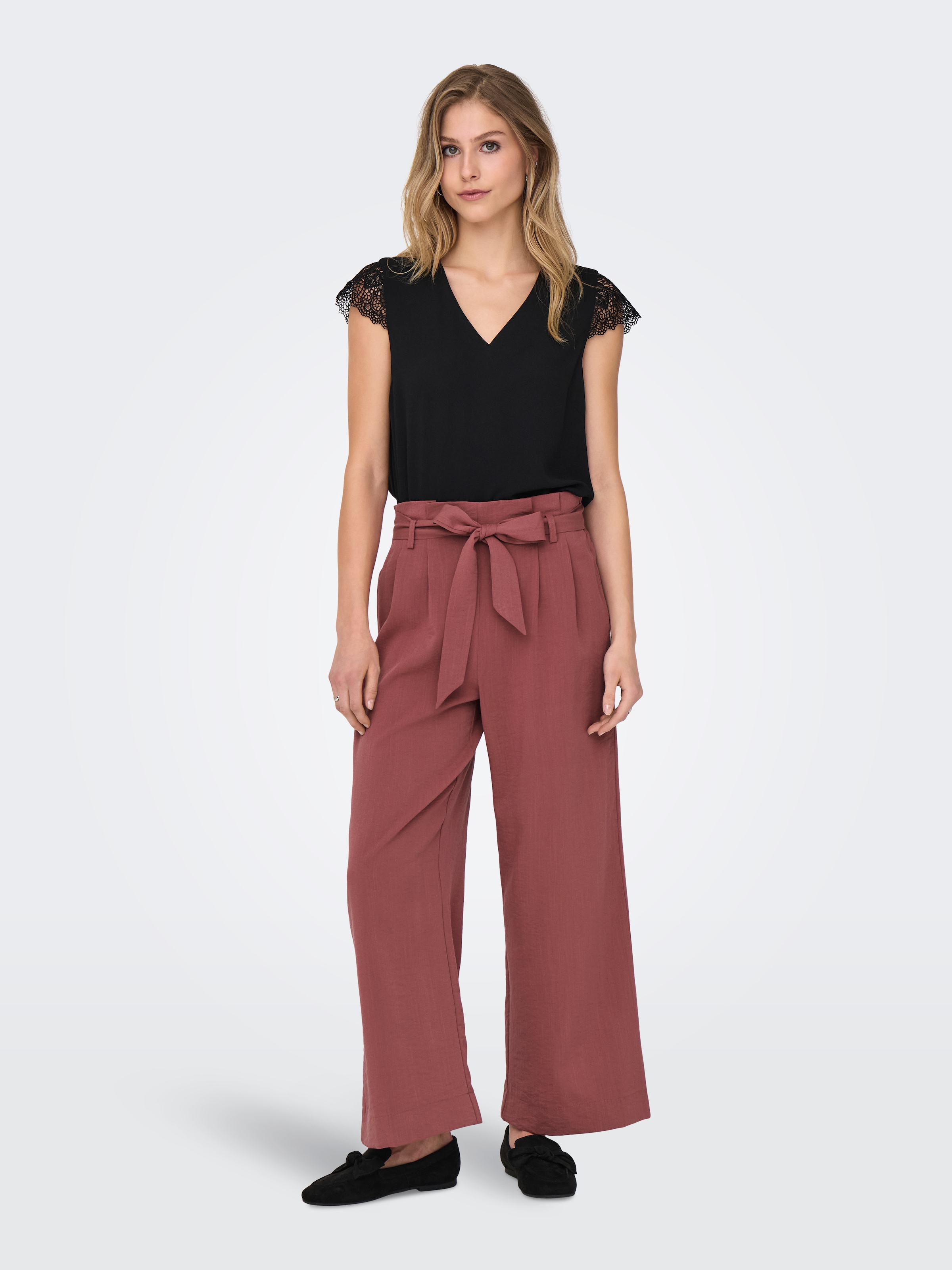 ONLY Kurzarmshirt »ONLELVA FR S/S LACE V-NECK TOP CS PTM«