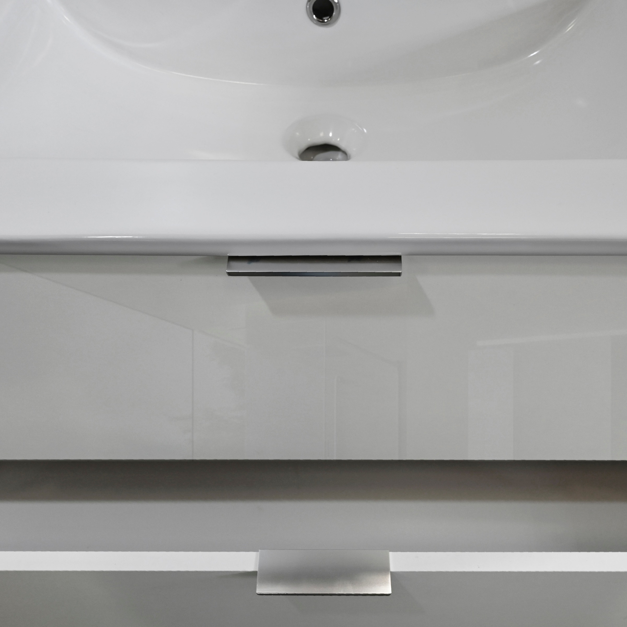 welltime Waschtisch »VELA, 82,3 cm breit, Hochglanz-Schubladen, Made in Italy« 1 Stk. tlg. Waschtischunterschrank, inkl. Waschbecken, schräge Design-Schublade