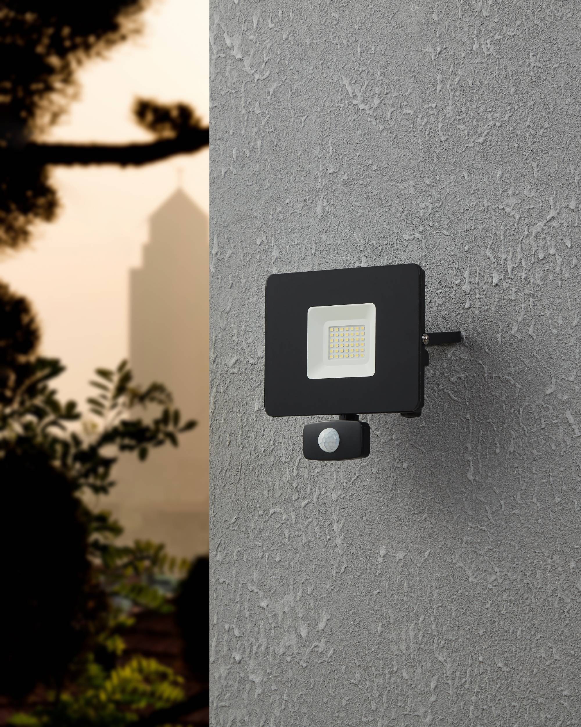 EGLO Wandleuchte »Faedo 3, Außen-Strahler, Außenleuchte, Wandstrahler, IP44, Lampe« LED-Modul 1 Stk. Kaltweiß Wand-/Deckenleuchte - L17,5 x H19 x AL5 cm - schwarz - 31W inkl.