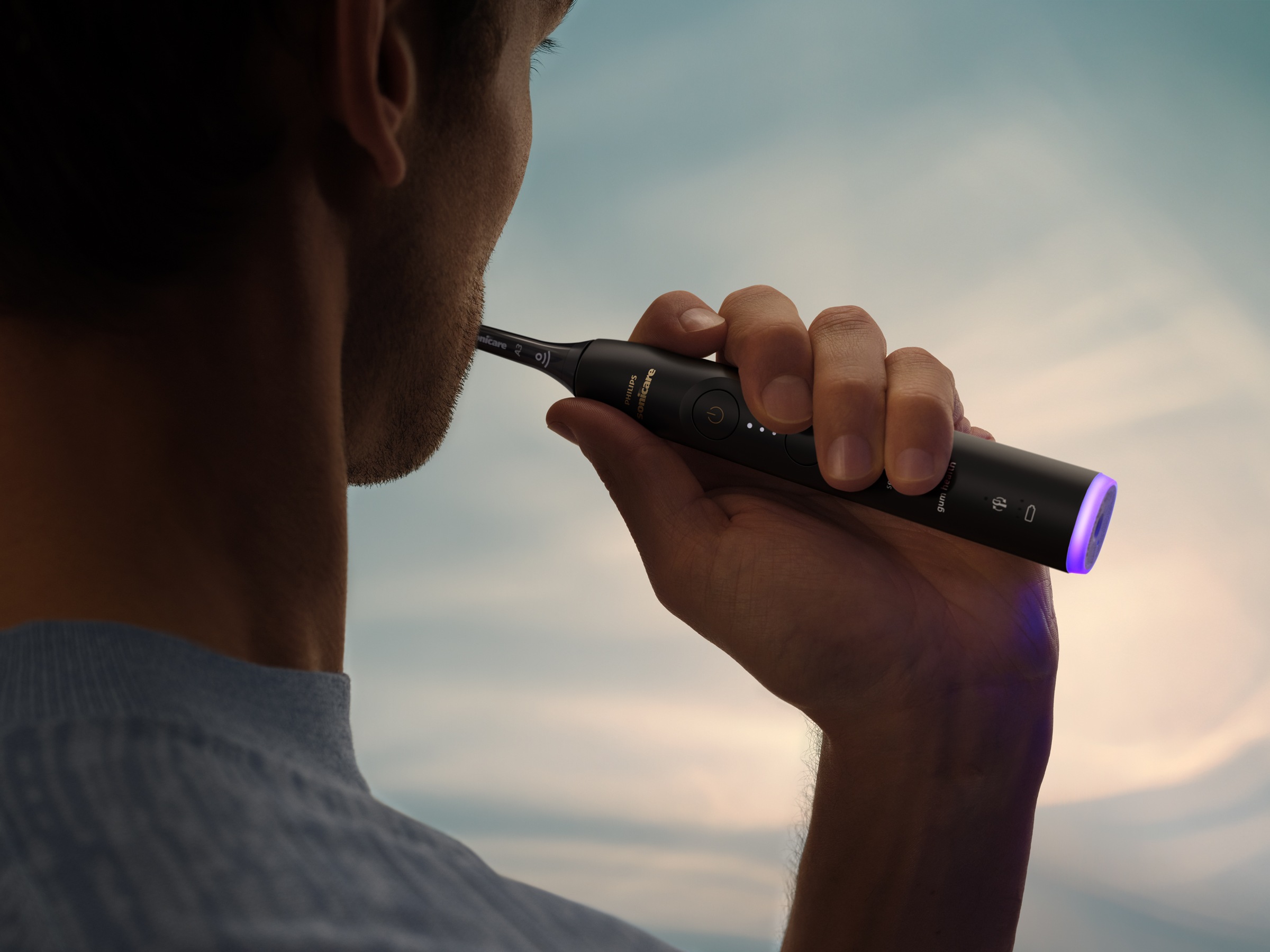 Philips Sonicare Elektrische Zahnbürste »Series 7500« 2 Stk. Aufsteckbürsten mit Drucksensor und 3 Intensitätsstufen, inkl. Reiseladeetui