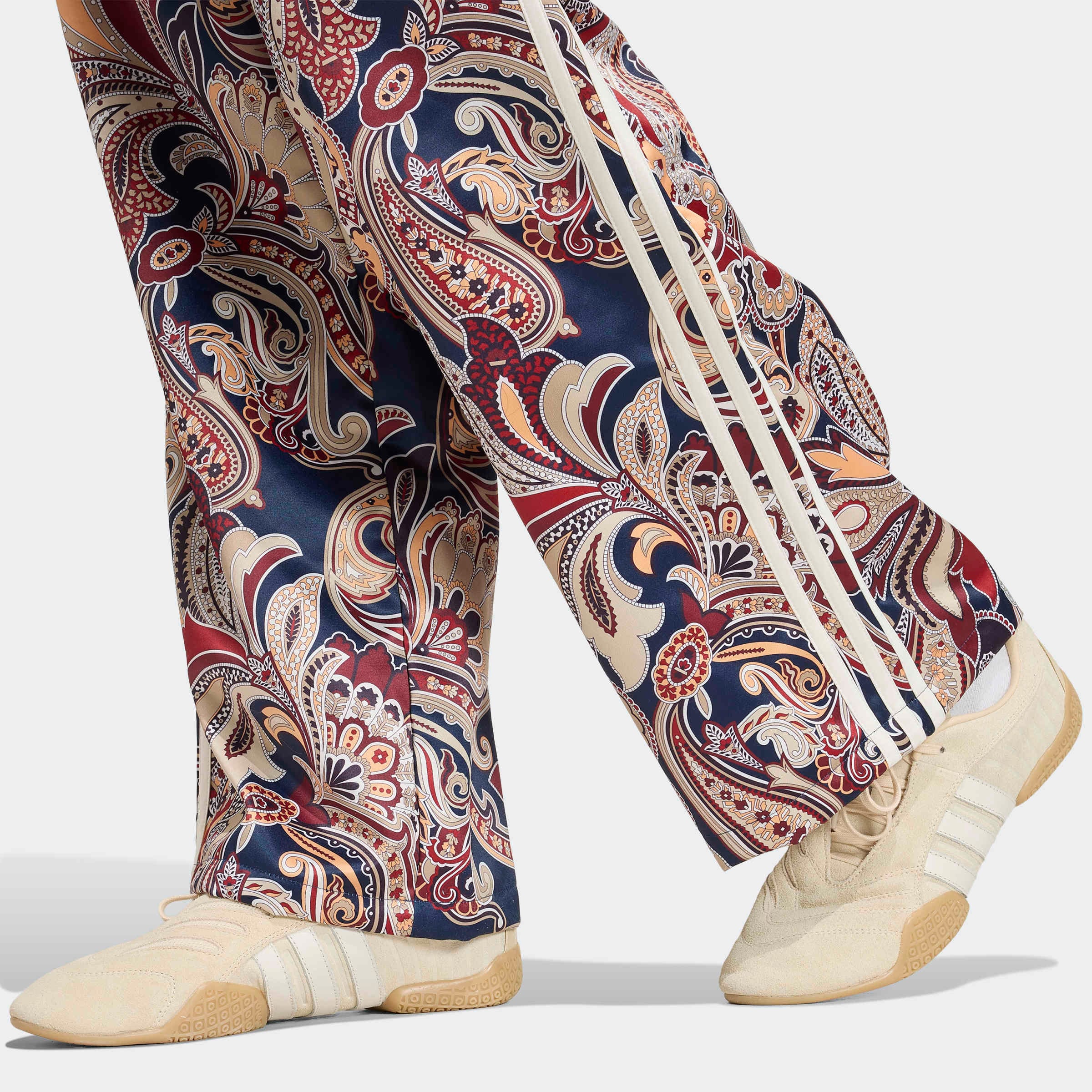 adidas Originals Sporthose »FIREBIRD STN TP«  mit auffälligem Print, aus gewebtem Satin, Oversize-Passform