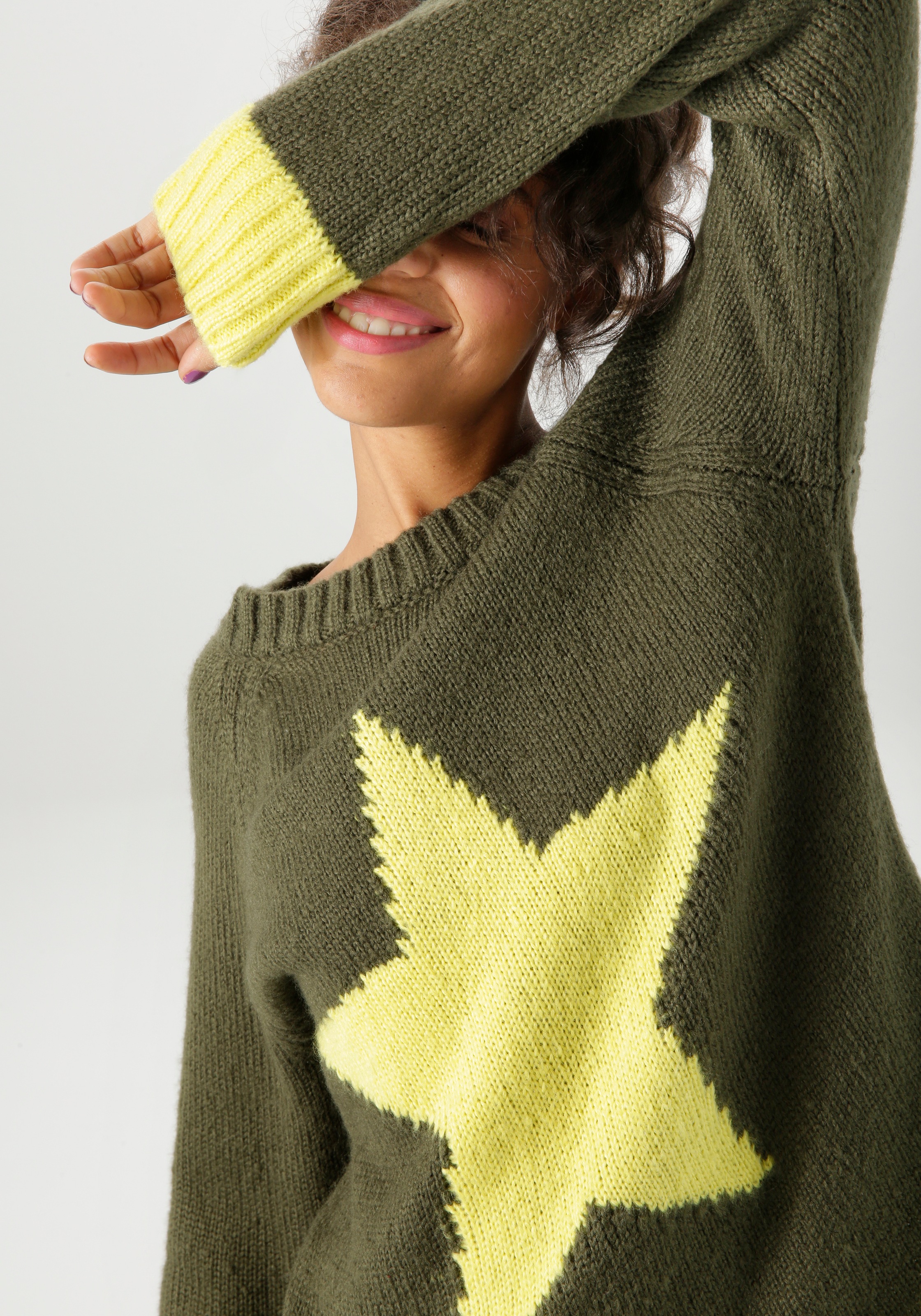 Aniston CASUAL Strickpullover, mit großem Stern im Vorderteil - NEUE KOLLEKTION
