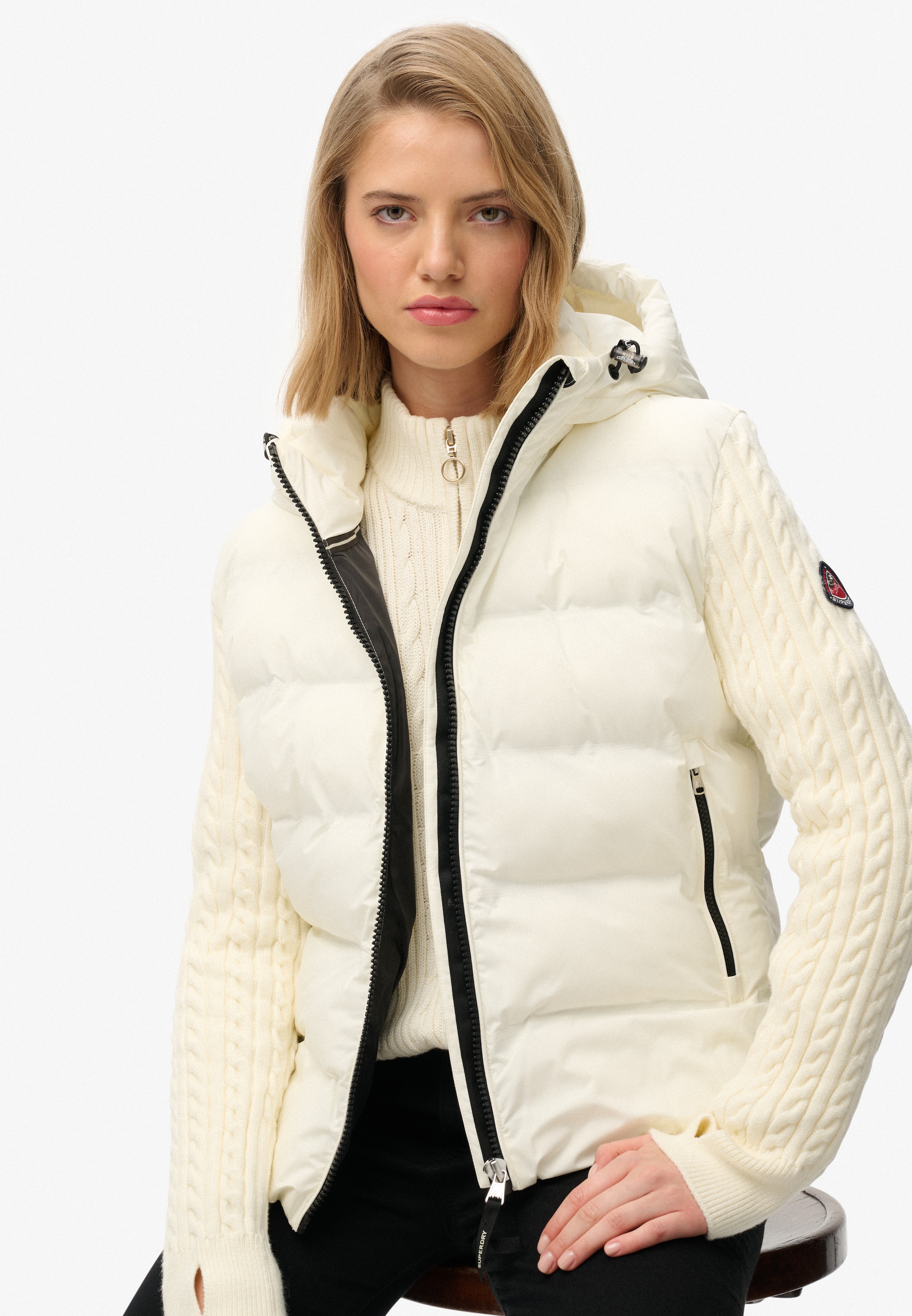Superdry Steppjacke »CABLE KNIT SLEEVE HYBRID« Kunstfaser, Strickärmel, slim fit