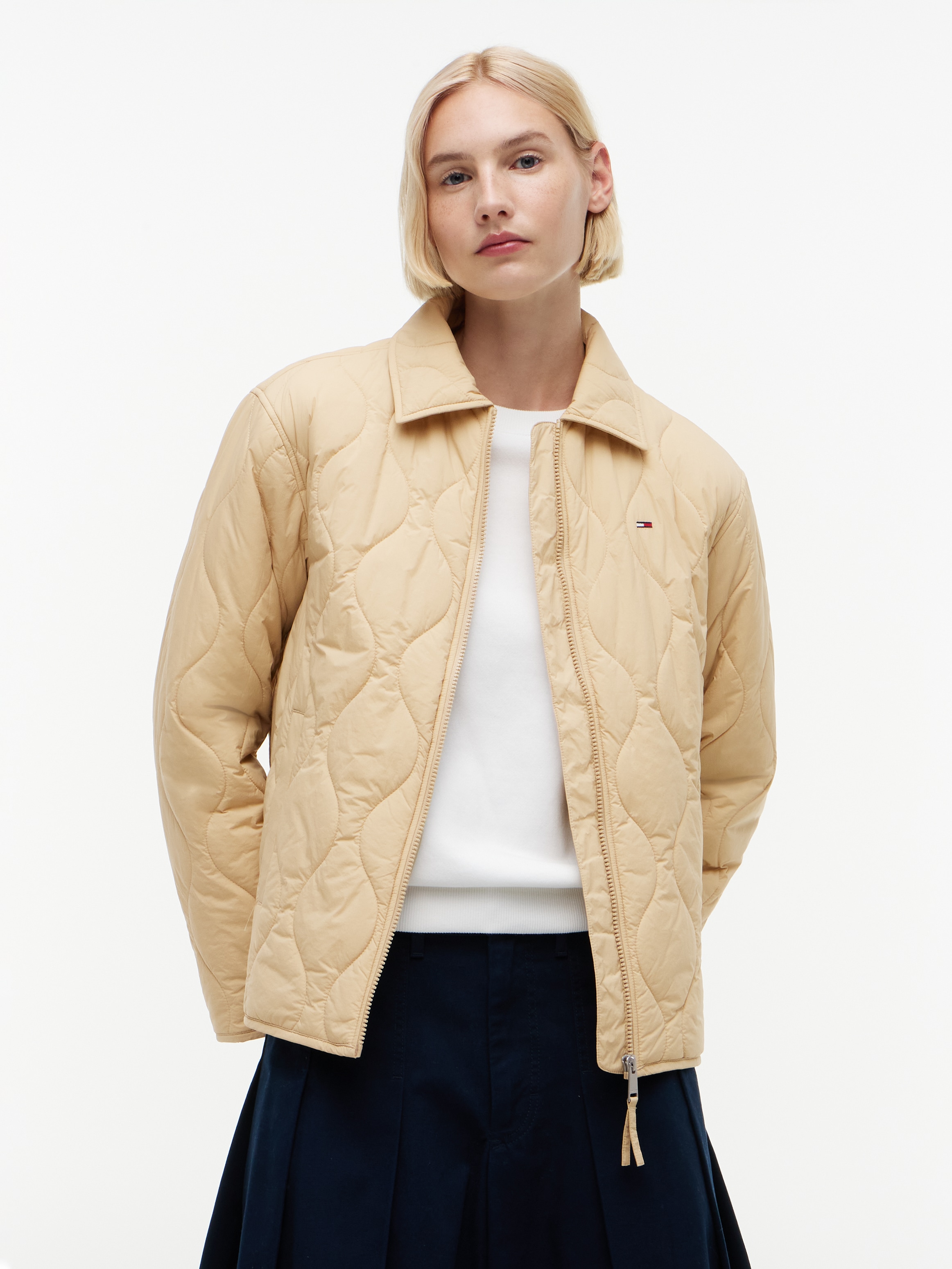 Tommy Jeans Steppjacke "TJW COACH COLLAR QUILTED JACKET" Kunstfaser, Flag-Stickerei