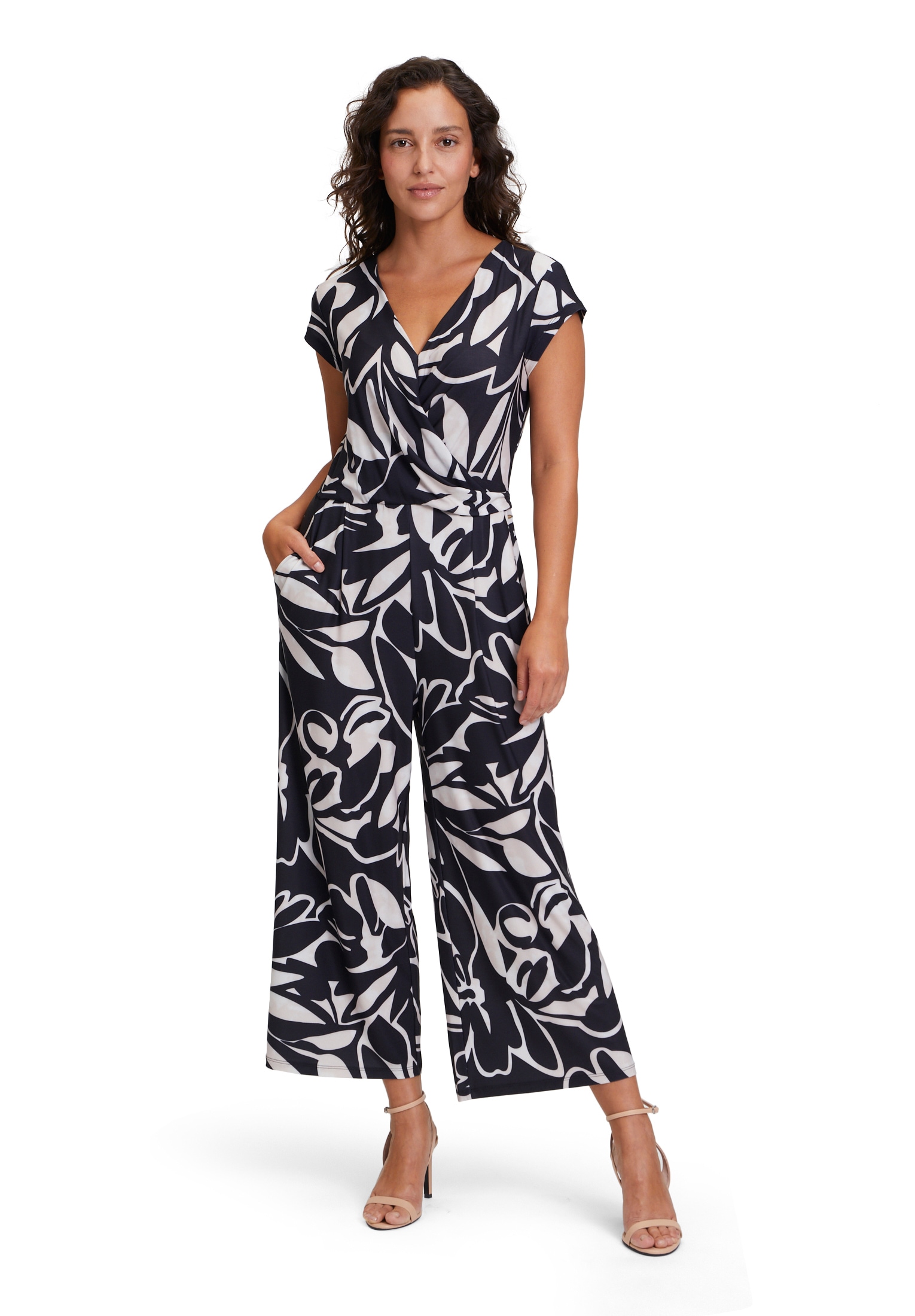 Overall »Betty & Co Jumpsuit kurzarm«, (1 tlg.), Falten