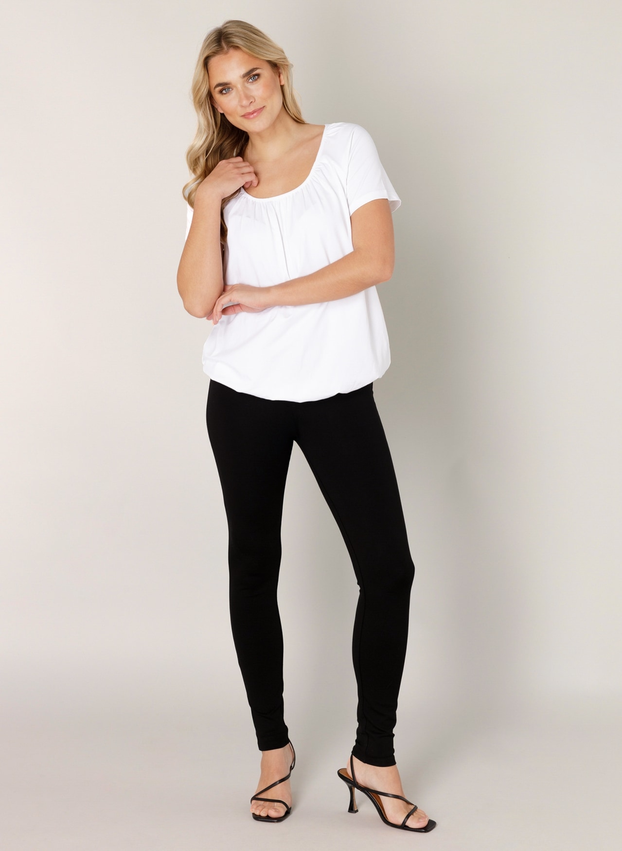 Base Level T-Shirt »Yona« mit Raffung am Rundhalsausschnitt