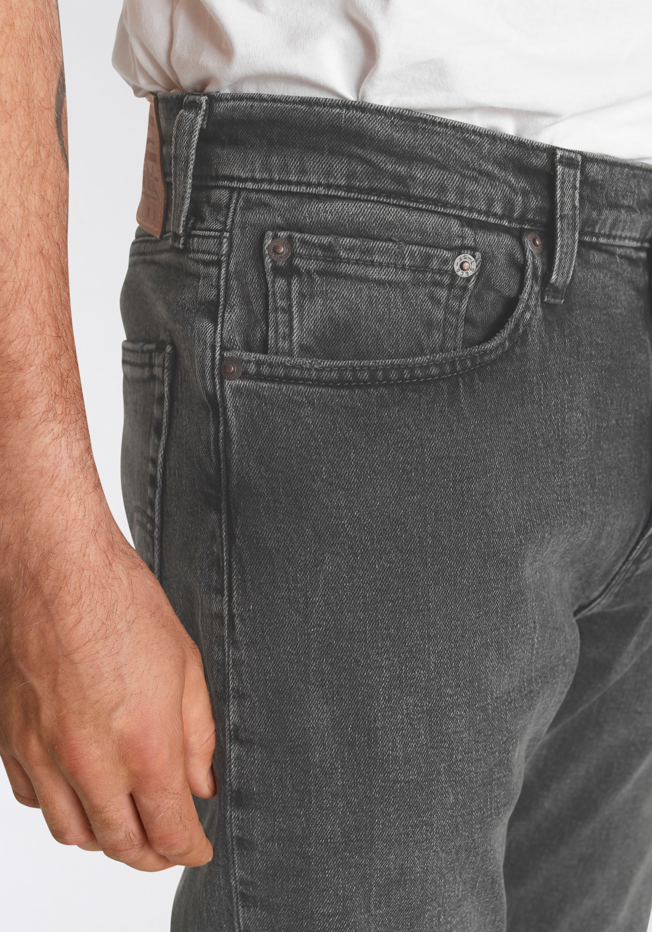 Thumbnail - Levis "502 TAPER" in elegantem, modernem Stil