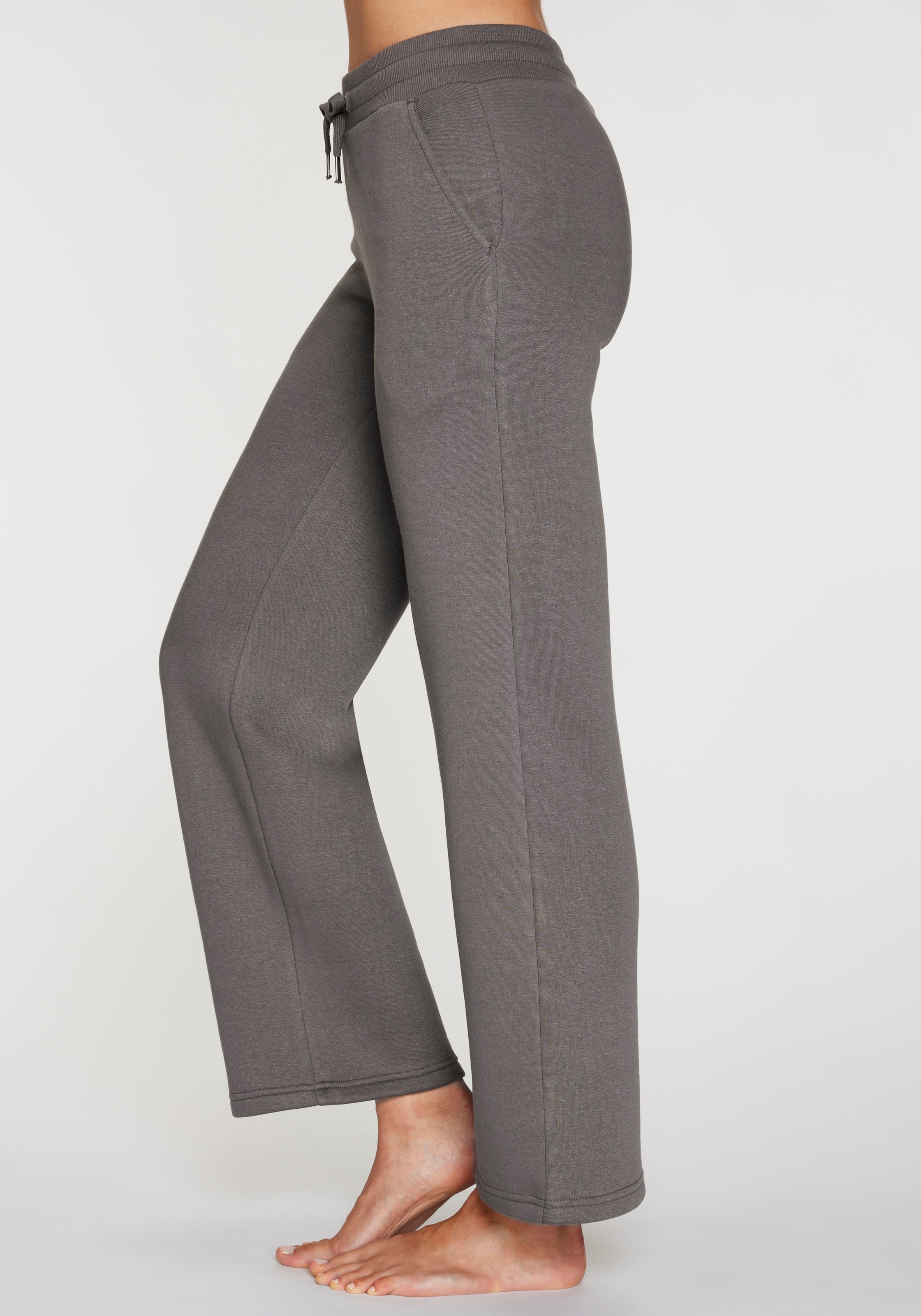H.I.S Relaxhose, mit weitem Bein und aus ultraweicher Sweatqualität, Loungewear