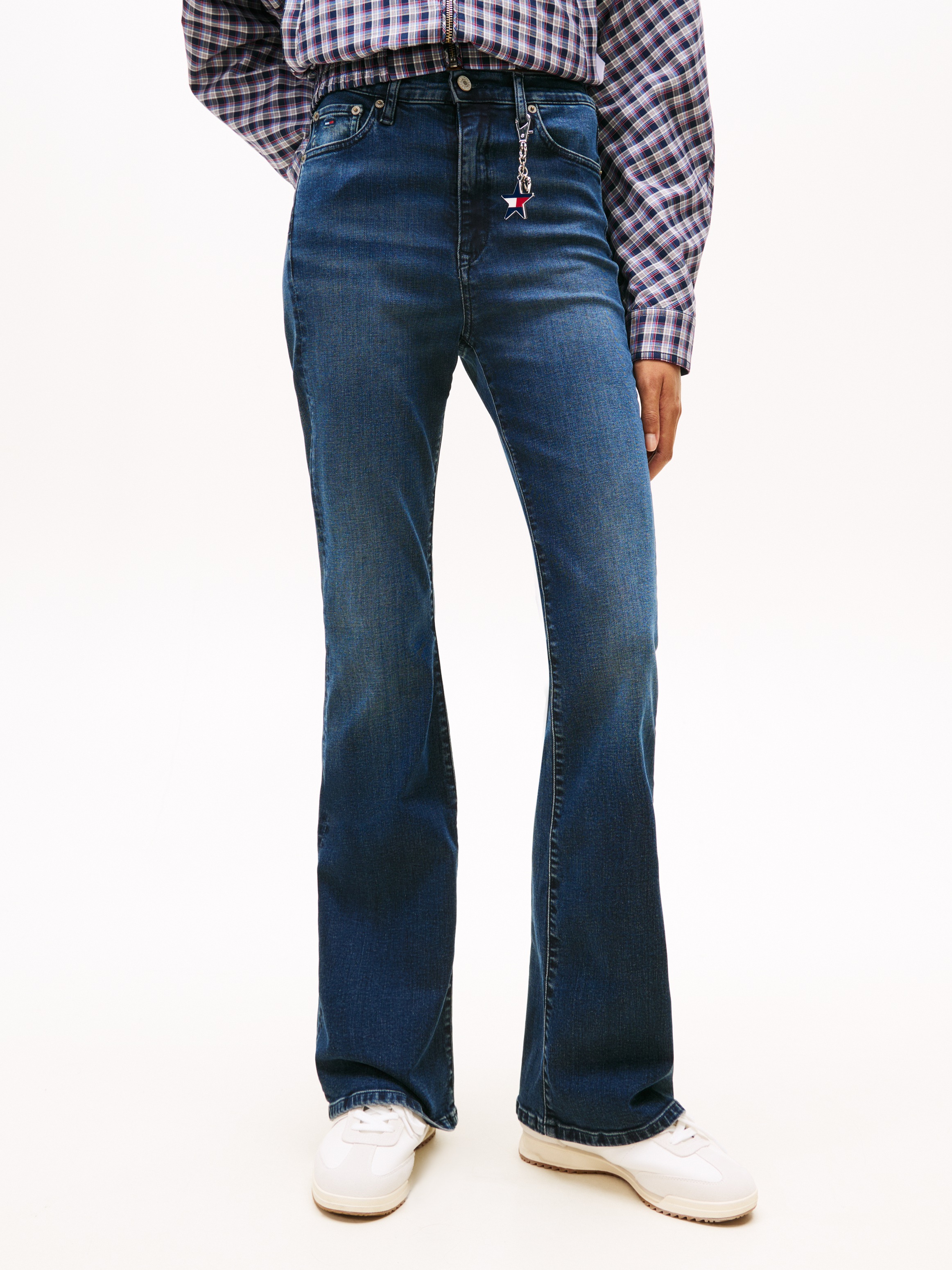 Tommy Jeans Bootcut-Jeans "SYLVIA HGH FLR" Weite Beinform und Logo Stickere günstig online kaufen