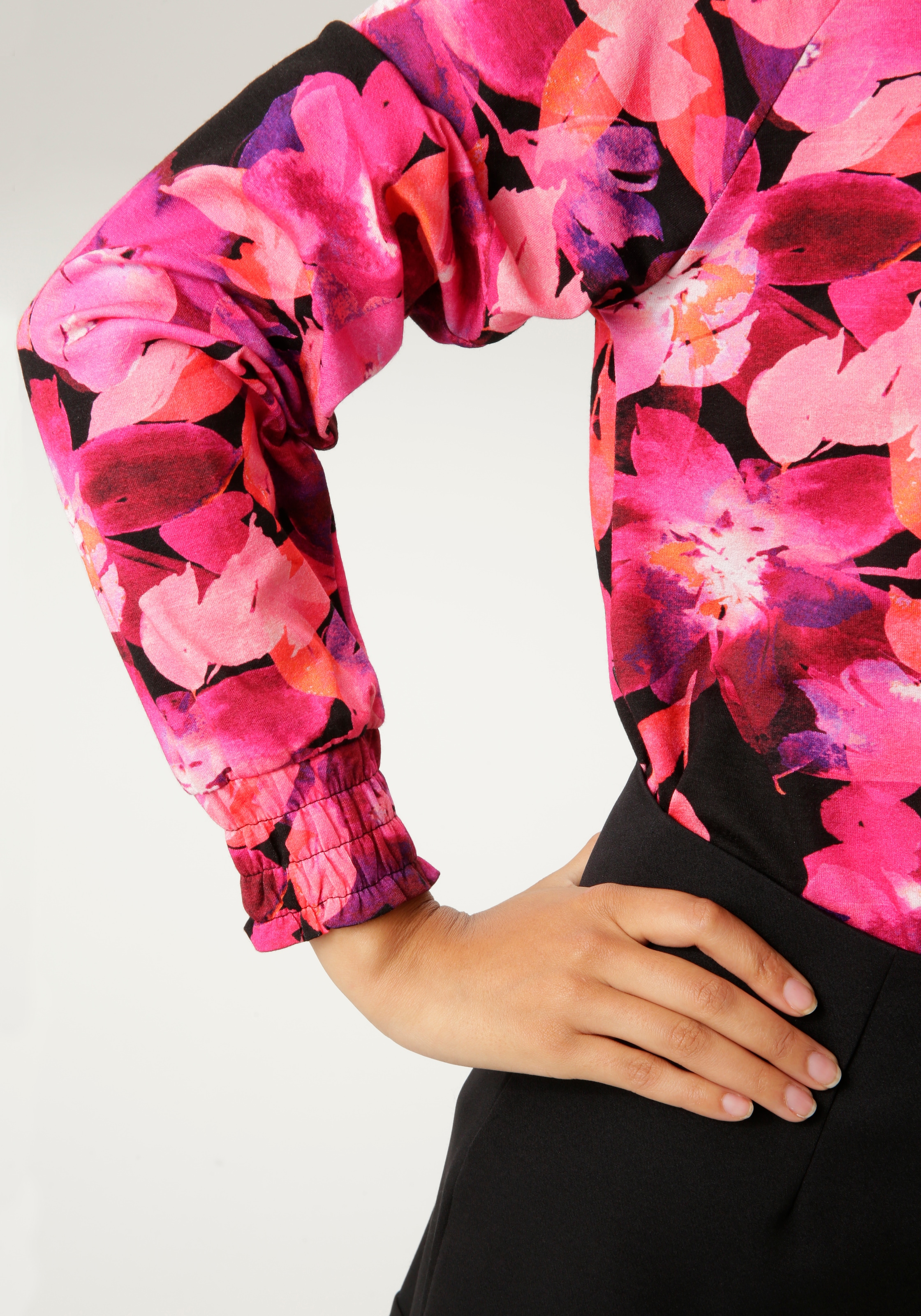 Aniston CASUAL Langarmshirt, mit bezauberndem Blumendruck - NEUE KOLLEKTION