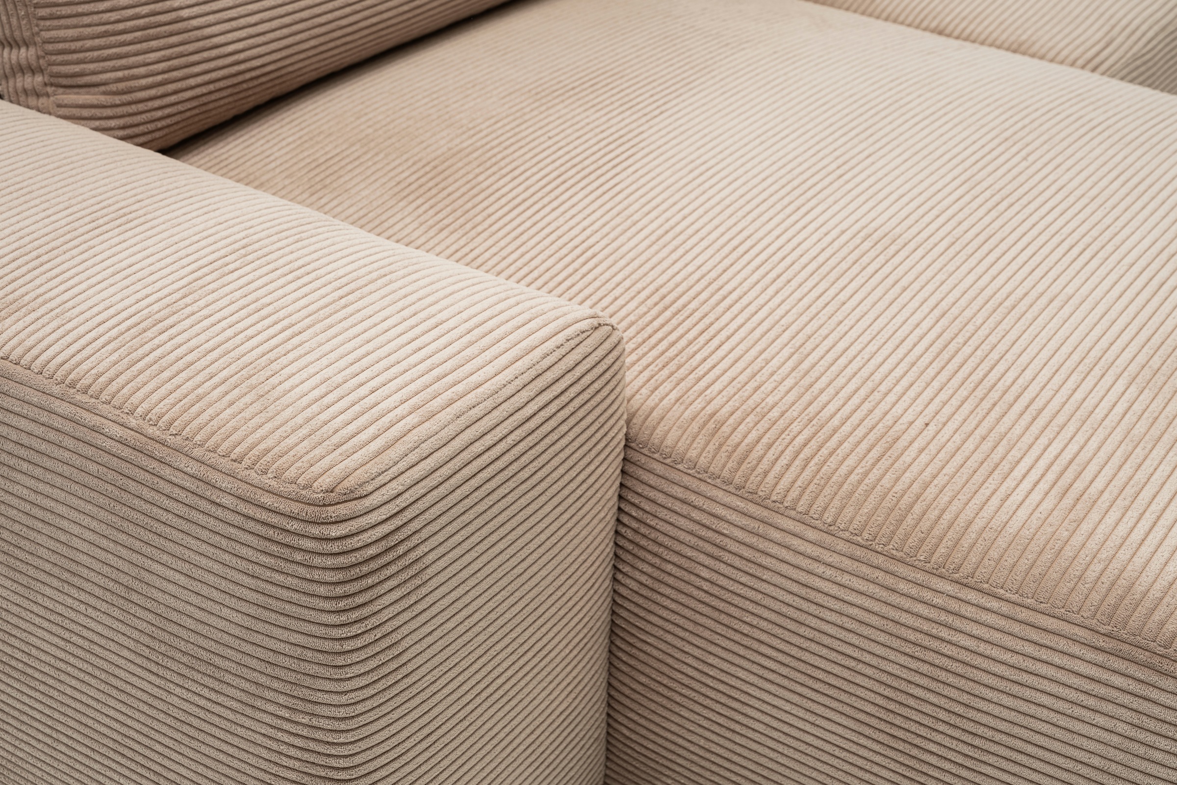 WERK2 Ecksofa »Amsterdam, zeitlos und elegant, Breite 300cm, L-Form«, Design Ecksofa mit hohem Komfort, Schlaffunktion & Bettkasten