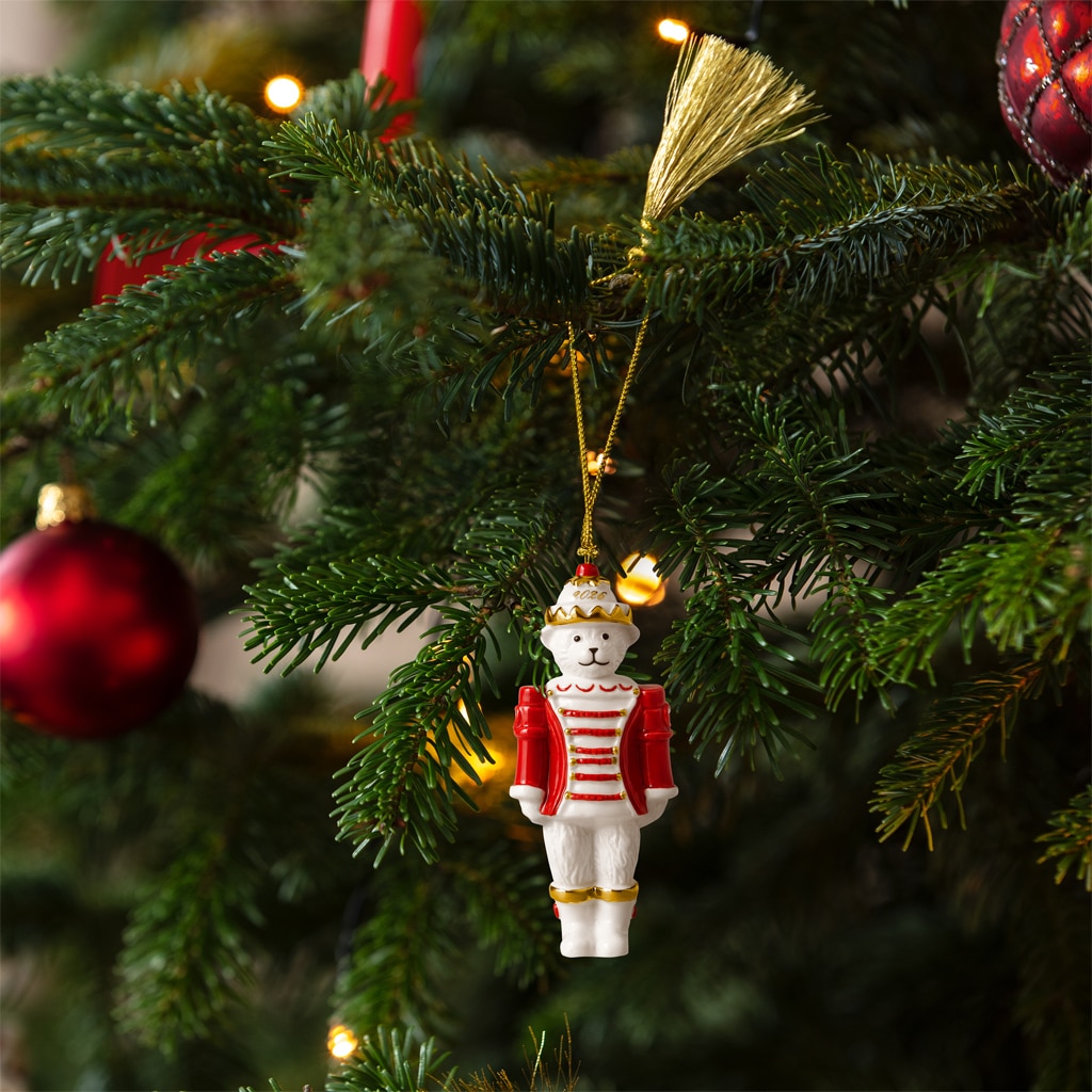 Villeroy & Boch Weihnachtsfigur »Ornament Nussknacker 2026 Christmas Classics 2,8 x 4,8 x 11,4 cm weiß-gold« Nur Dekoration