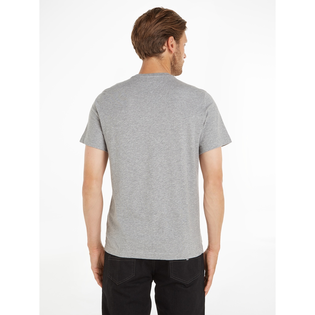 Tommy Jeans T-Shirt »TJM ESSENTIAL SOLID TEE«, Regular Fit mit Rundhalsausschnitt und dezenter Logo-Flag