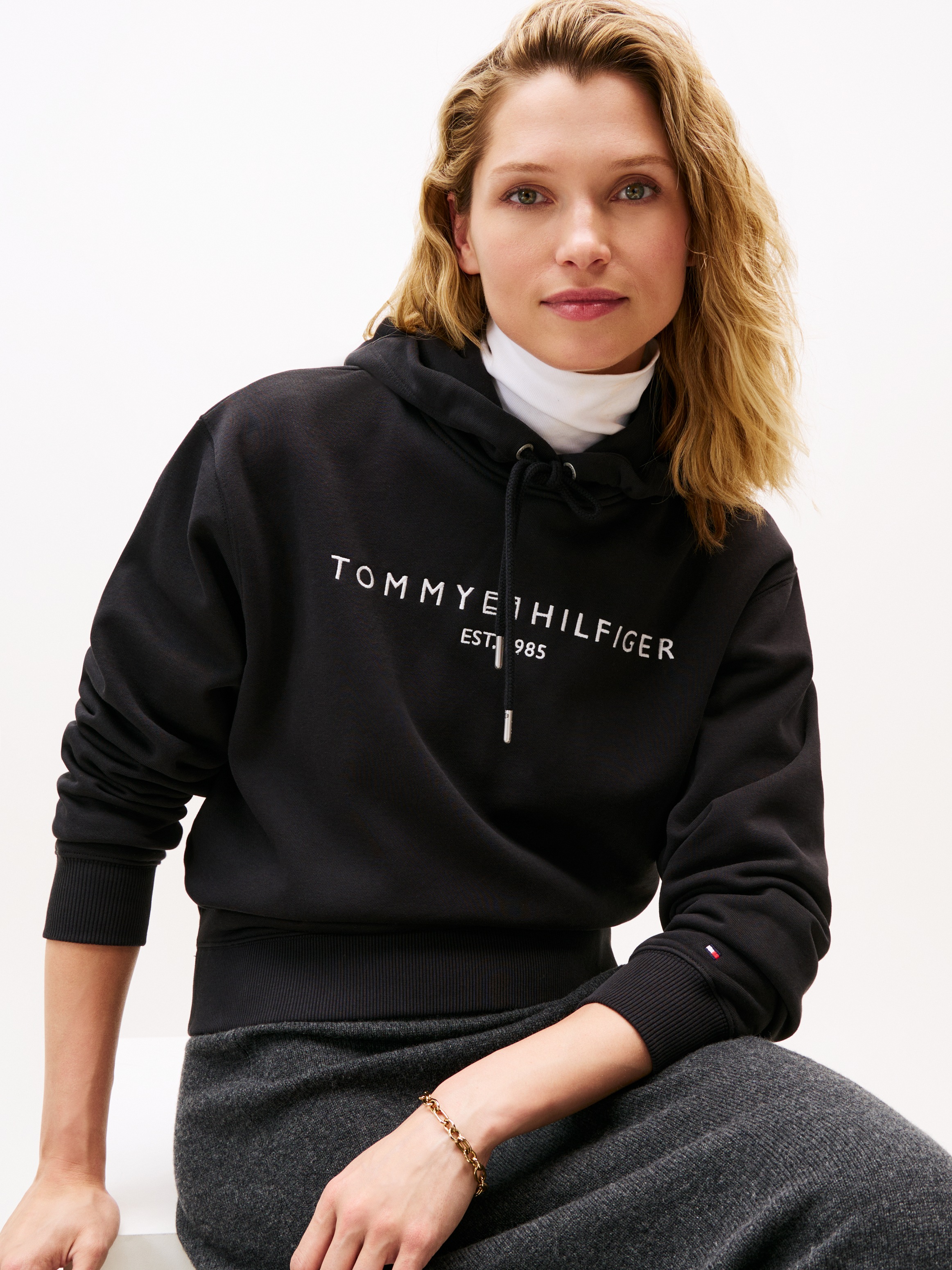Tommy Hilfiger Kapuzensweatshirt »MDRN REG CORP LOGO HOODIE«, mit gesticktem Logo-Schriftzug