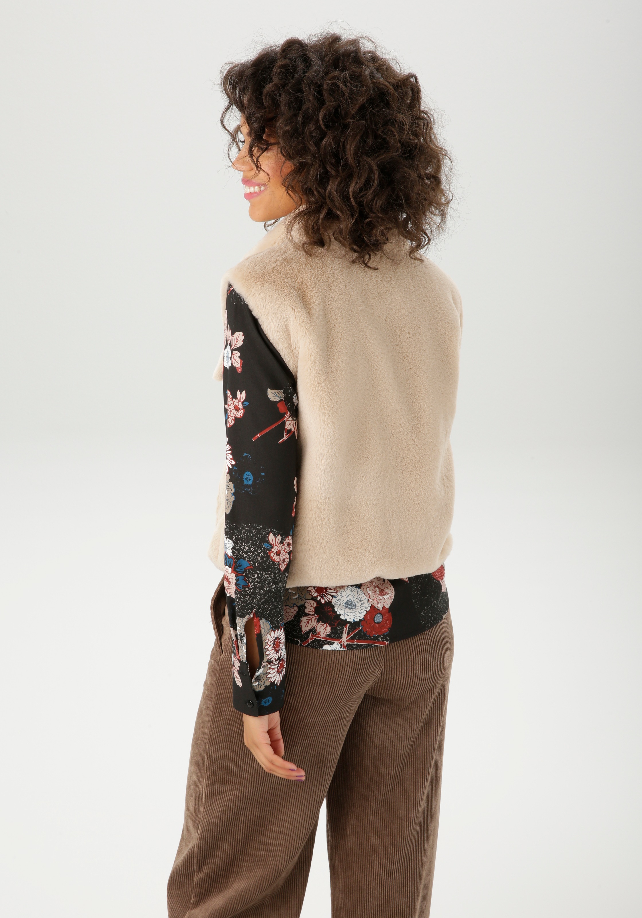 Aniston CASUAL Plüschweste, in trendiger Farbpalette - NEUE KOLLEKTION