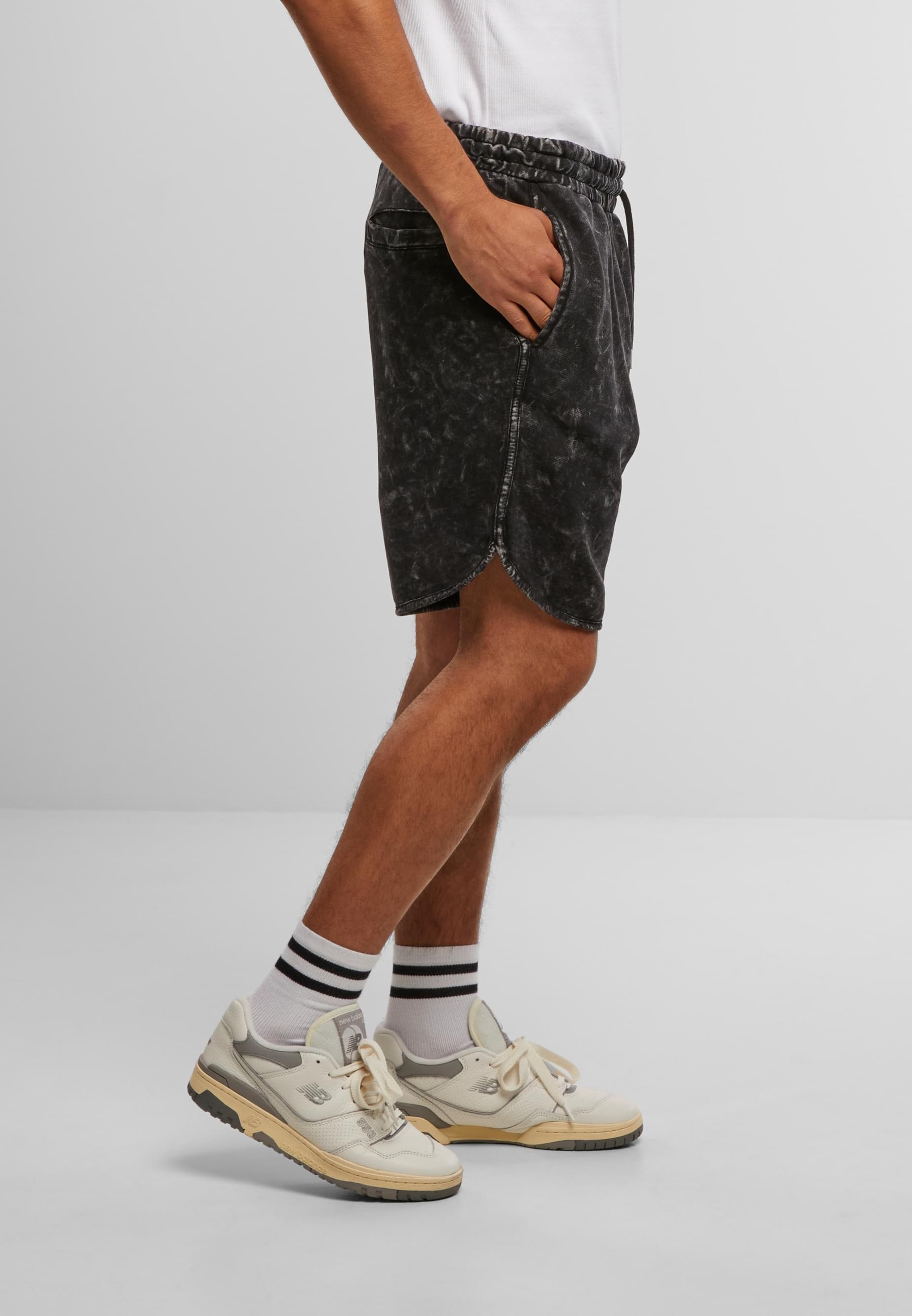 URBAN CLASSICS Sweatshorts »Urban Classics Washed Piped Shorts«, (1 tlg.)