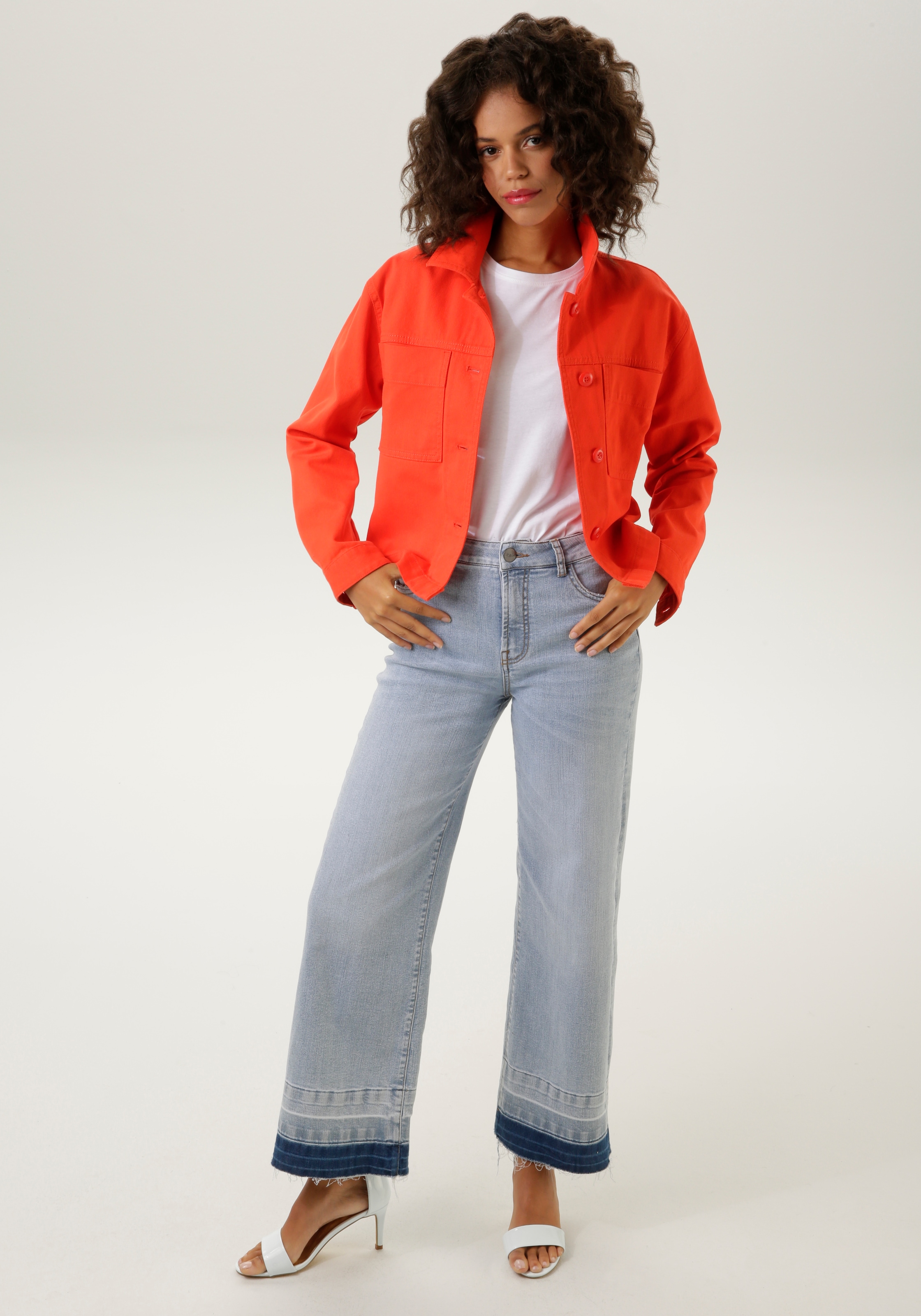 Aniston CASUAL Jeansjacke, mit | kaufen KOLLEKTION schließen zu für tonigen NEUE - BAUR Knöpfen