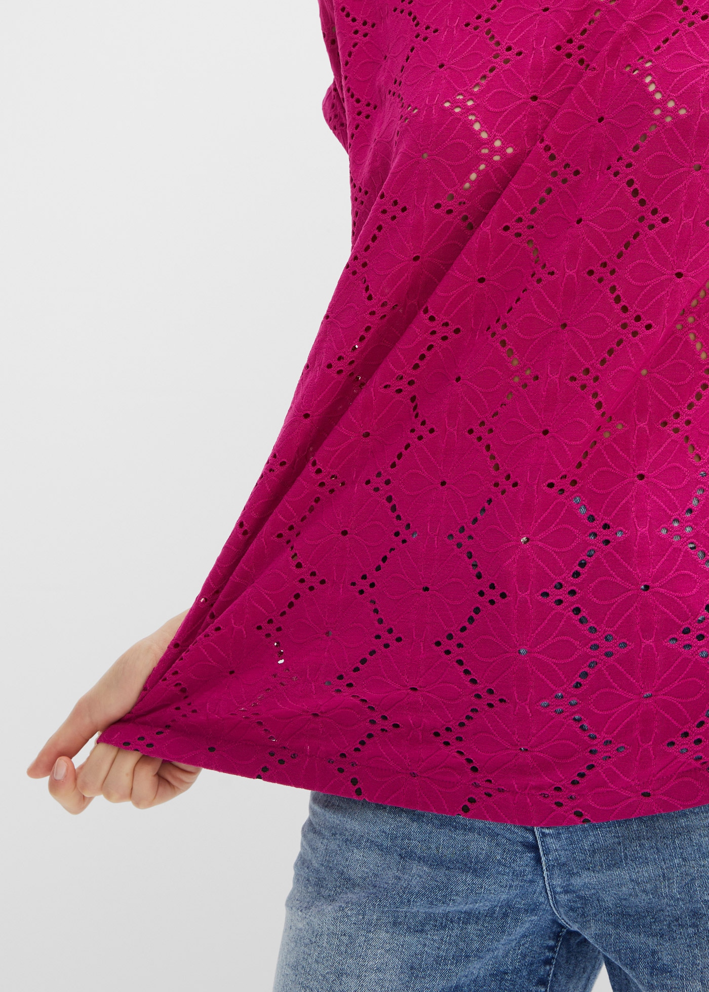 bonprix Shirtbluse bequeme Passform, mit Lochstickerei, elastisches Material