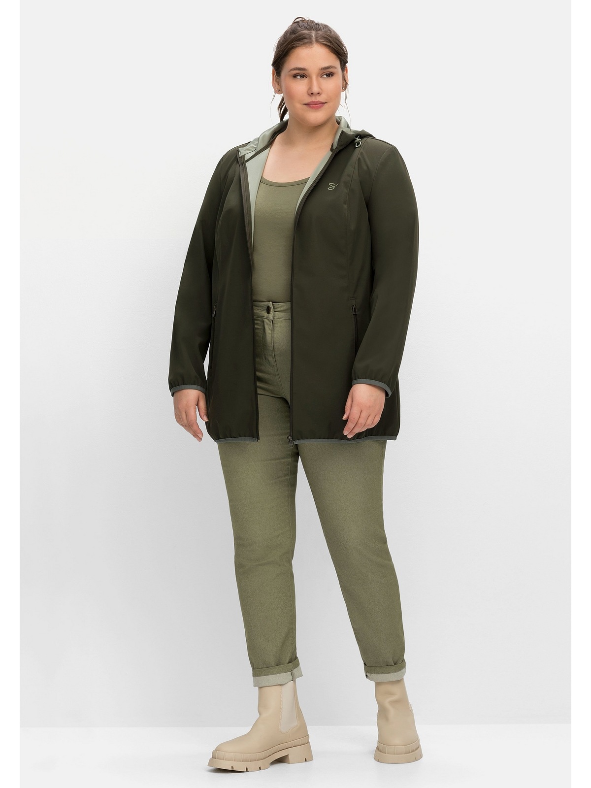 Softshelljacke mit Sheego Kapuze, Kontrastdetails »Große Größen«, mit kaufen BAUR | und Kapuze