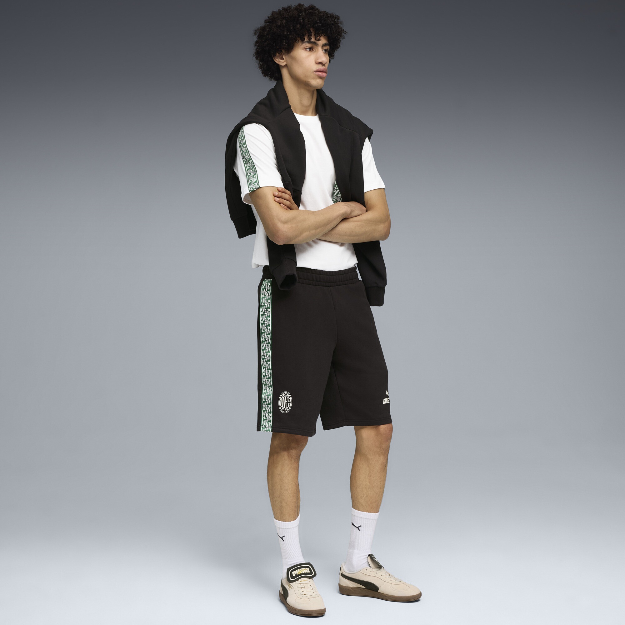 Sporthose PUMA "AC Milan KING Sweat-Shorts Herren", Herren, Gr. S, Normalgrößen, schwarz alpine snow weiß, Obermaterial: 32% Polyester, 68% Baumwolle; Taschenfutter: 100% Baumwolle; Besatz: 100% Polyester, unifarben, regular fit, Hosen Sporthose 3